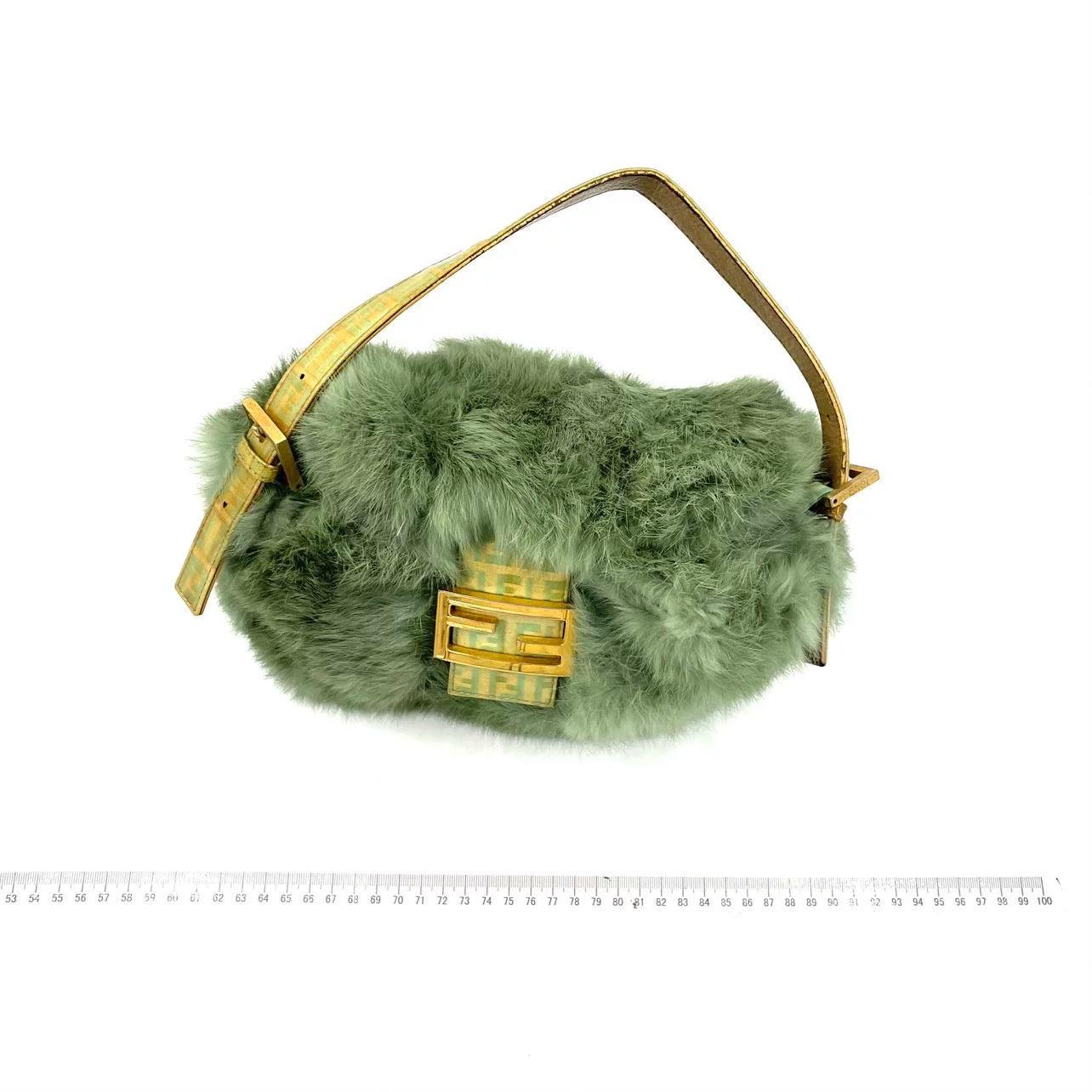 Fendi Mini Mamma Baguette Green Faux Fur In Good Condition For Sale In AUBERVILLIERS, FR