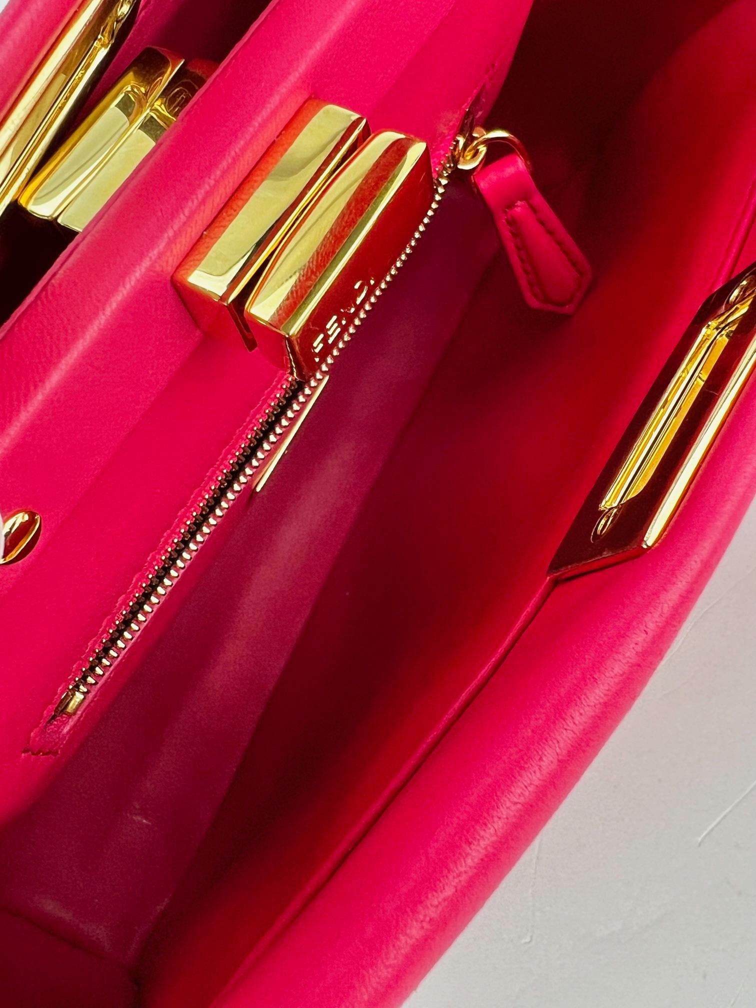 Fendi mini sac porté épaule en cuir rose Peekaboo en vente 7