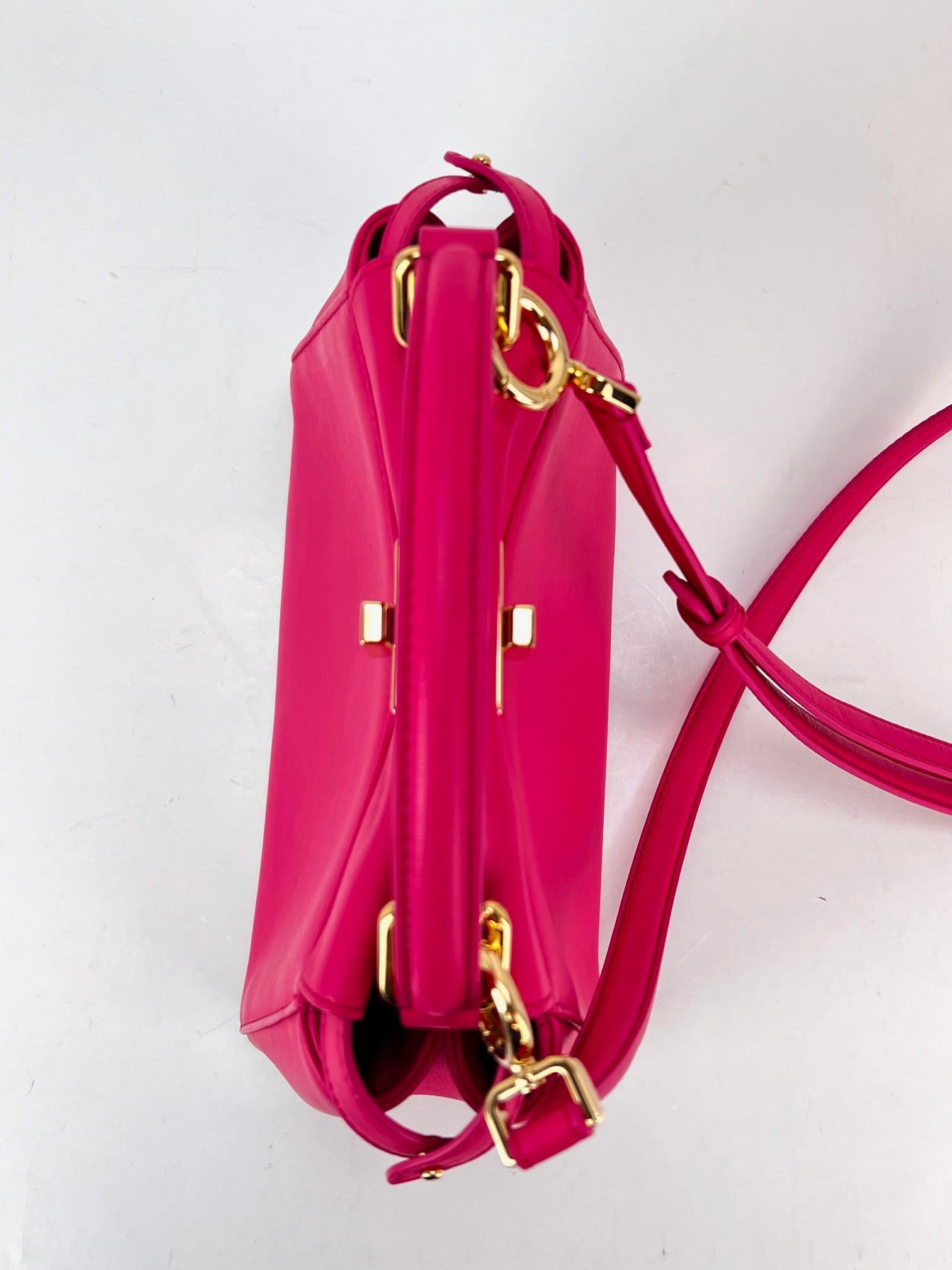 Fendi mini sac porté épaule en cuir rose Peekaboo en vente 9