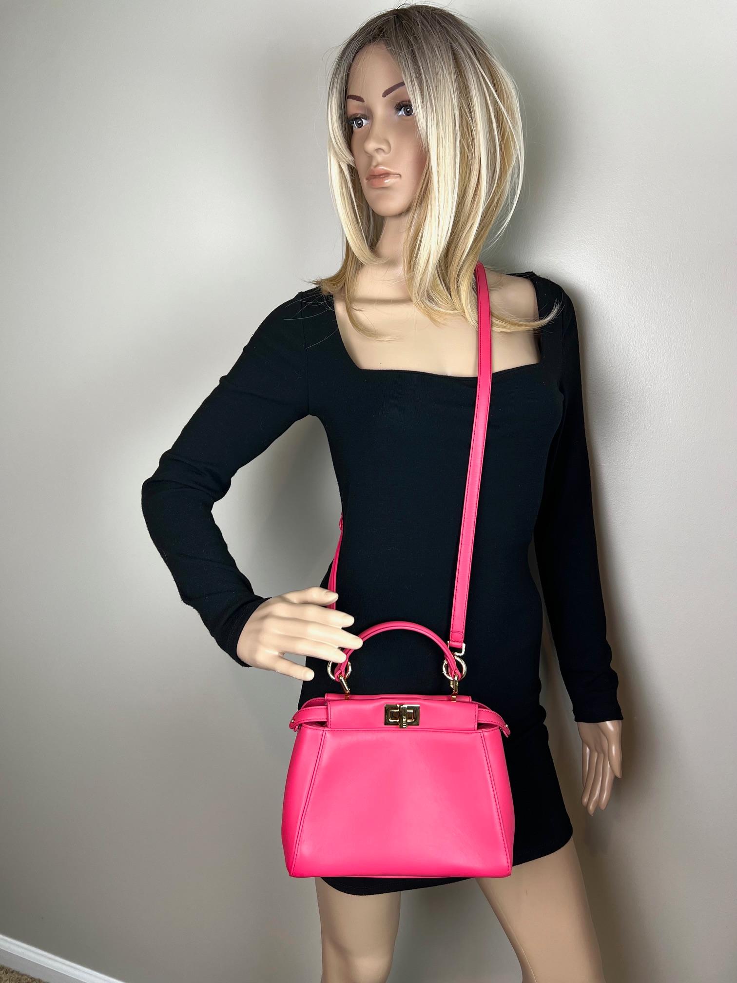 Fendi mini sac porté épaule en cuir rose Peekaboo en vente 4