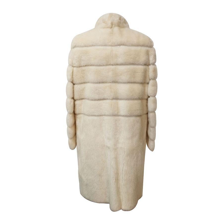 Real mink White color 2 Pockets Long sleeve Shoulder/hem lenght cm 86 (33,8 inches) Original price euro 18000