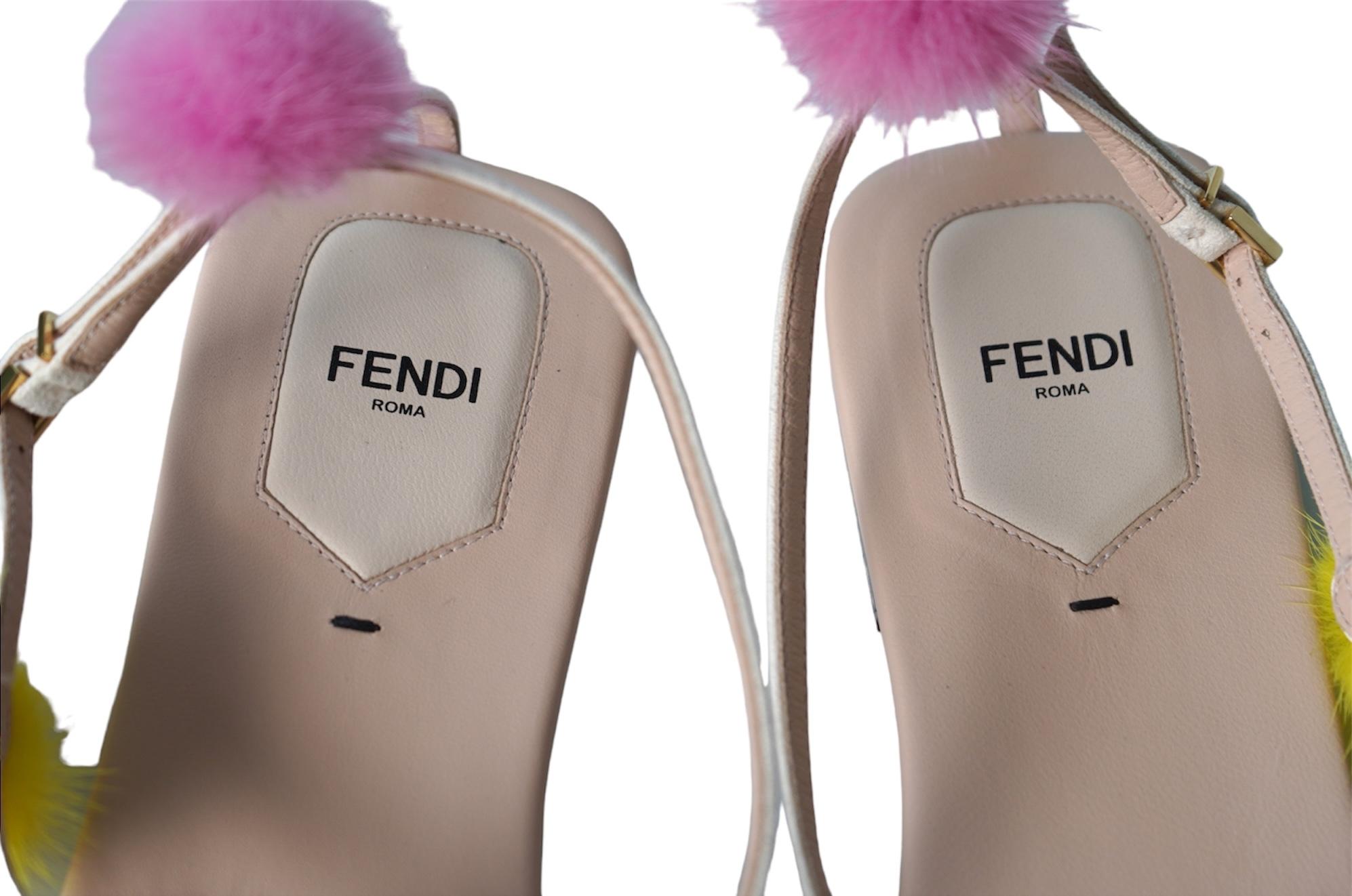 Donna Fendi Sandali in pelle scamosciata nuda con pom pom multicolore Sz 41 in vendita