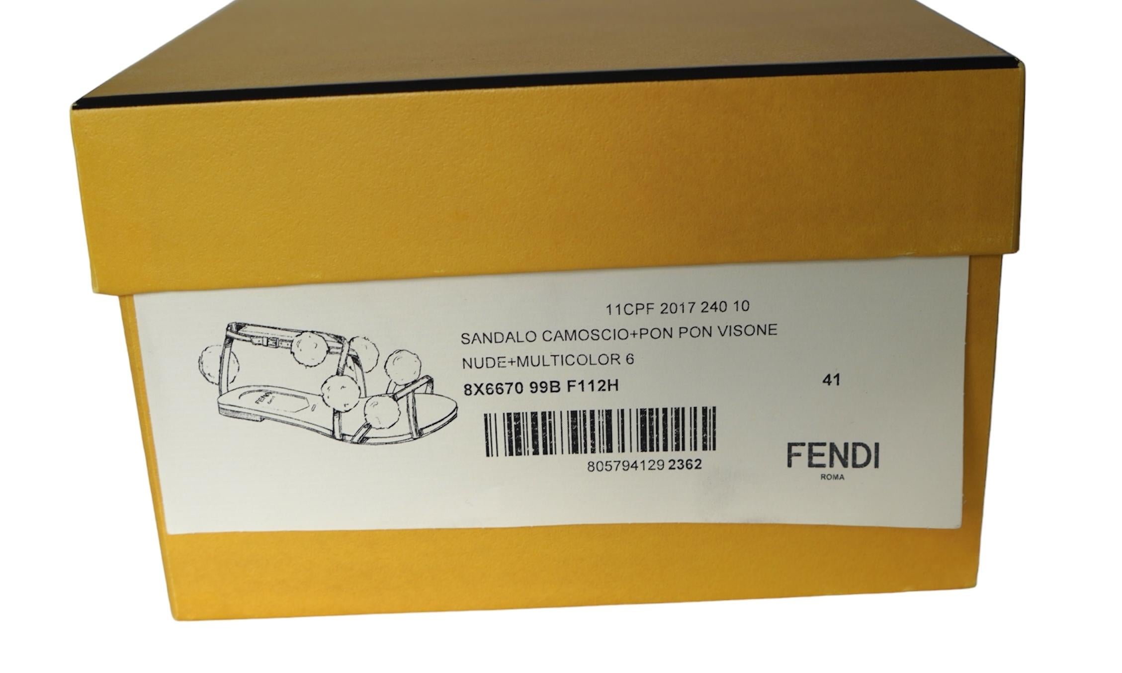 Fendi Sandali in pelle scamosciata nuda con pom pom multicolore Sz 41 in vendita 3