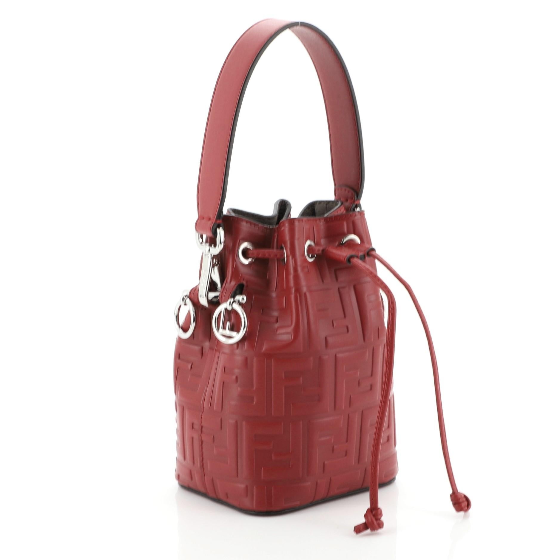 Condition: Excellent. Minimal wear on exterior, scratches on hardware. 
Accessories: With Strap 
Measurements: Handle Drop 4