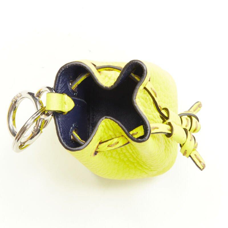 FENDI Mon Tresor Micro Bucket, borsa con coulisse in pelle giallo brillante con charm in vendita 1
