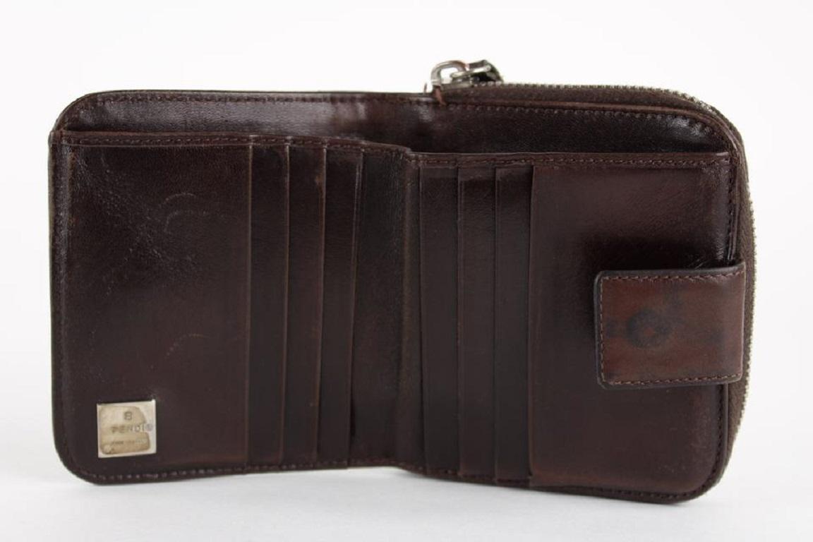 Fendi Monogramm FF Zucca kompakte Zip Brieftasche 13FF1214 im Zustand „Gut“ im Angebot in Dix hills, NY