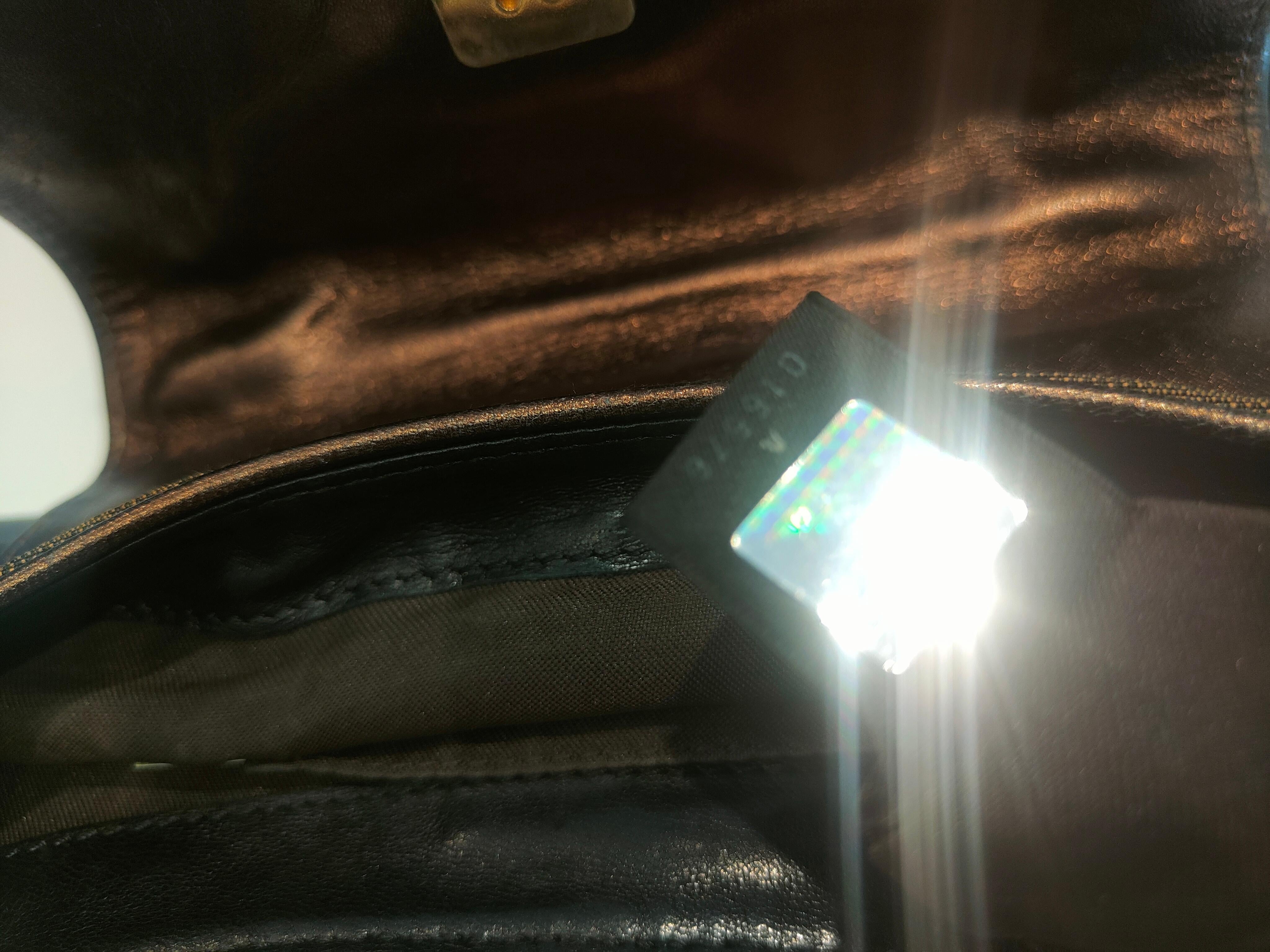 Fendi Monogram Vanity mirrored bag
Monogram with leather and mirror handle or shoulder bag
can be worn in both ways
totally made in italy
