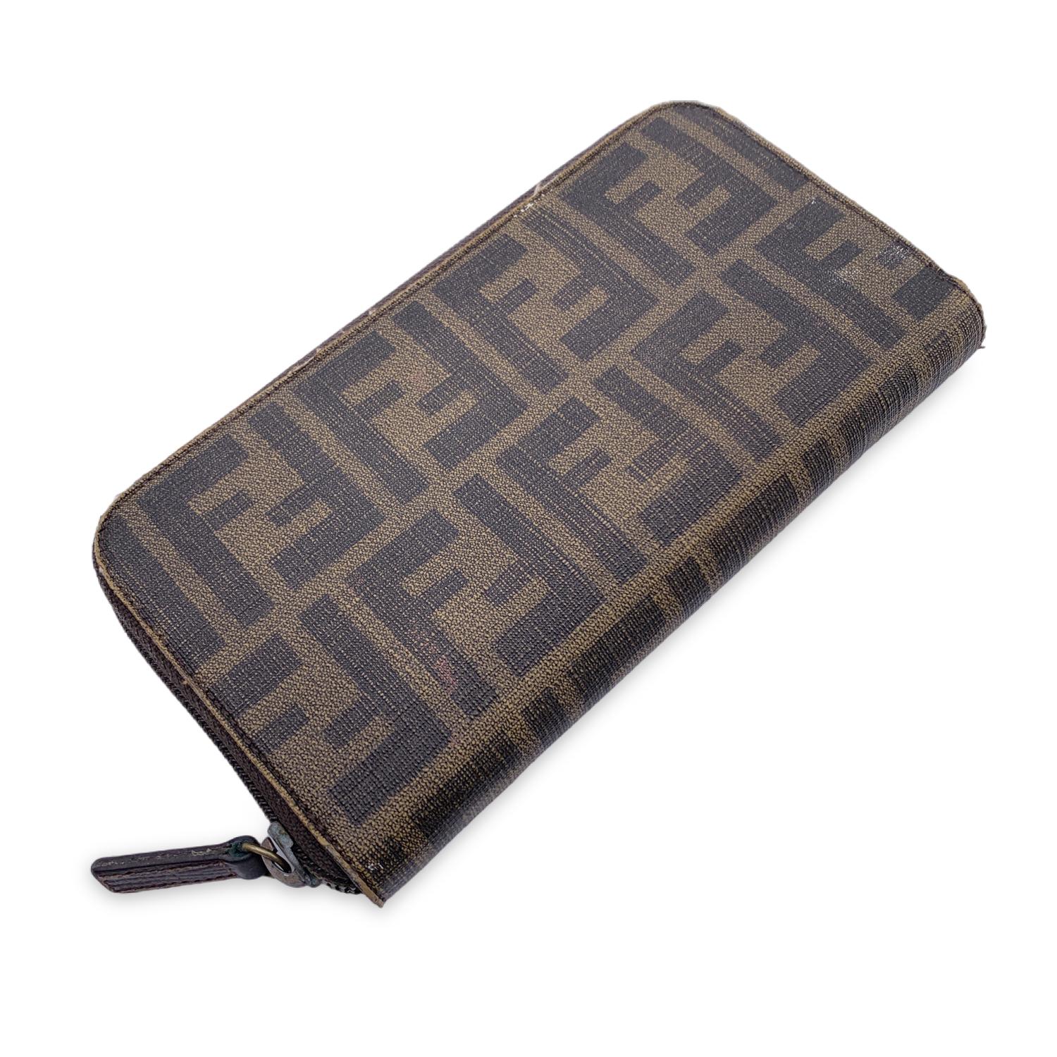 Fendi Zucca Zippy Wallet crafted in monogram canvas Zip closure. It features 2 main compartments for bill, 2 flat open pockets, 1 zip coin compartment, 8 credit card slots. FENDI tag inside




Details

MATERIAL: Cloth

COLOR: Brown

MODEL: