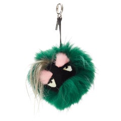 FENDI Monster Bug - Sac à clé en vison de lapin noir et vert chiffon mélangé, char
