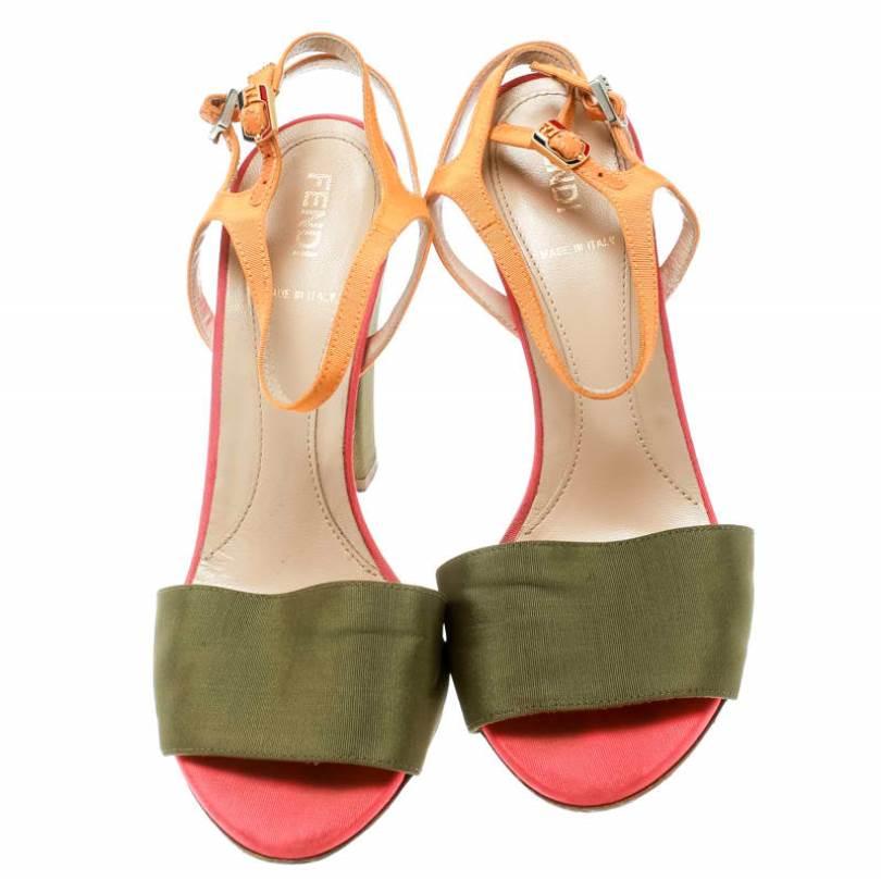 Fun and feminine, these sandals from Fendi are not only chic but also comfortable! The multicolored sandals are crafted from fabric and feature an open toe silhouette. They flaunt simple front straps and buckled ankle straps. Comfortable leather