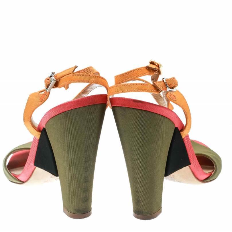 Fendi Multicolor Fabric Ankle Strap Block Heel Sandals Size 37 In Good Condition In Dubai, Al Qouz 2