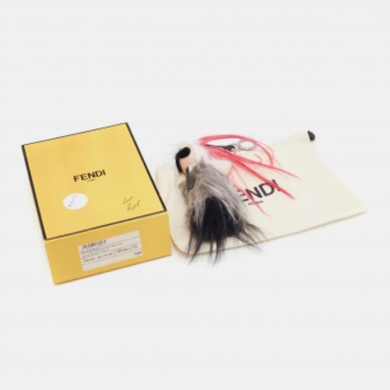 Cette breloque très prisée de Fendi rehausse l'allure de vos sacs 