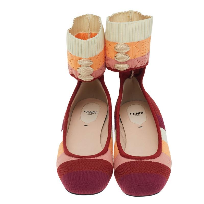 Enjoy footwear ease with this pair of Rockoko ballet flats by Fendi. They've been crafted from knit fabric and come in pretty shades. They are designed with round toes, ankle cuffs, leather insoles carrying the brand labels, and durable leather