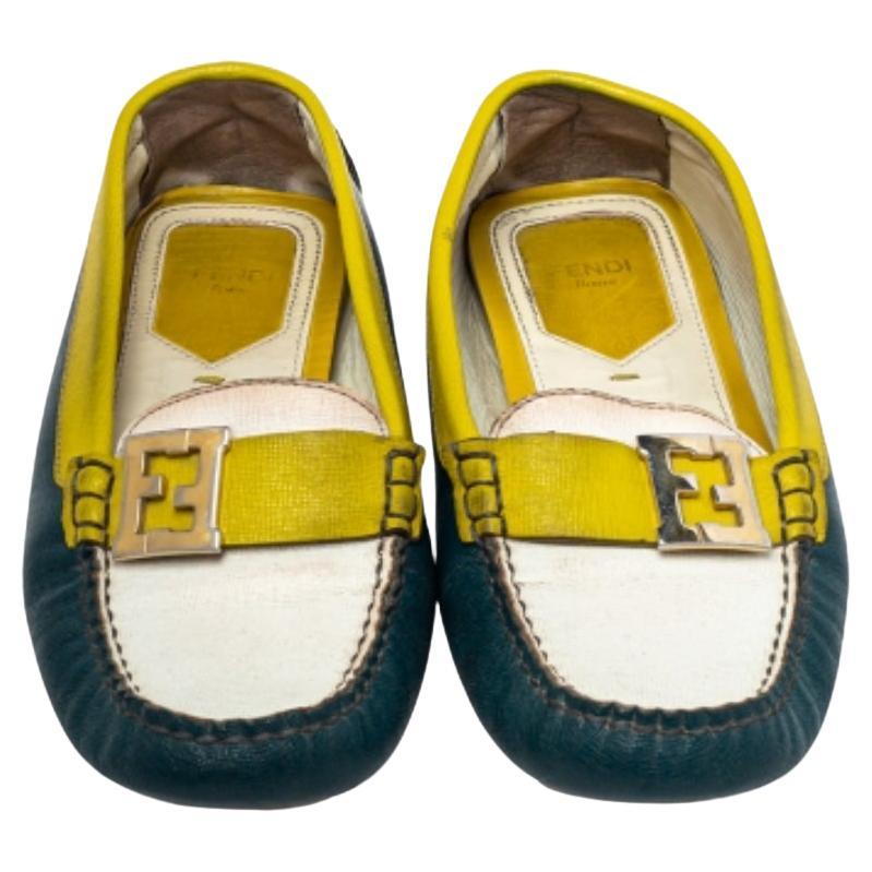 Fendi understands your need for comfort and style in these loafers. Crafted in Italy, these loafers are made of leather. They flaunt a strap on the uppers that carry the iconic FF logo in gold-tone. They are finished with leather lining and rubber