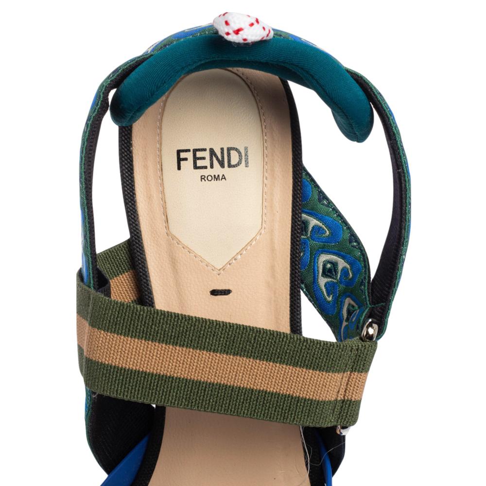 Fendi Multicolor Mesh And Canvas Colibri Slingback Pointed Toe Sandals Size 39 In Good Condition In Dubai, Al Qouz 2