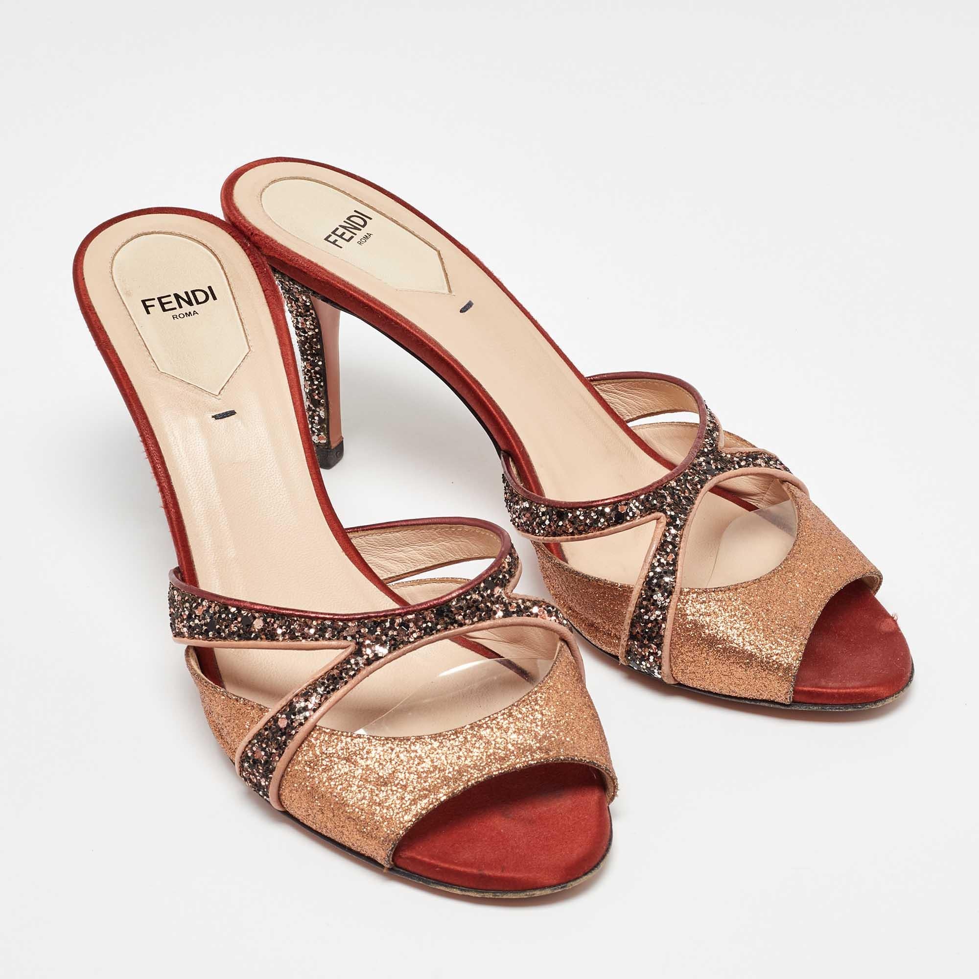 Fendi Multicolor Metalic Leather and Glitter Slide Sandals Size 40 In Good Condition In Dubai, Al Qouz 2