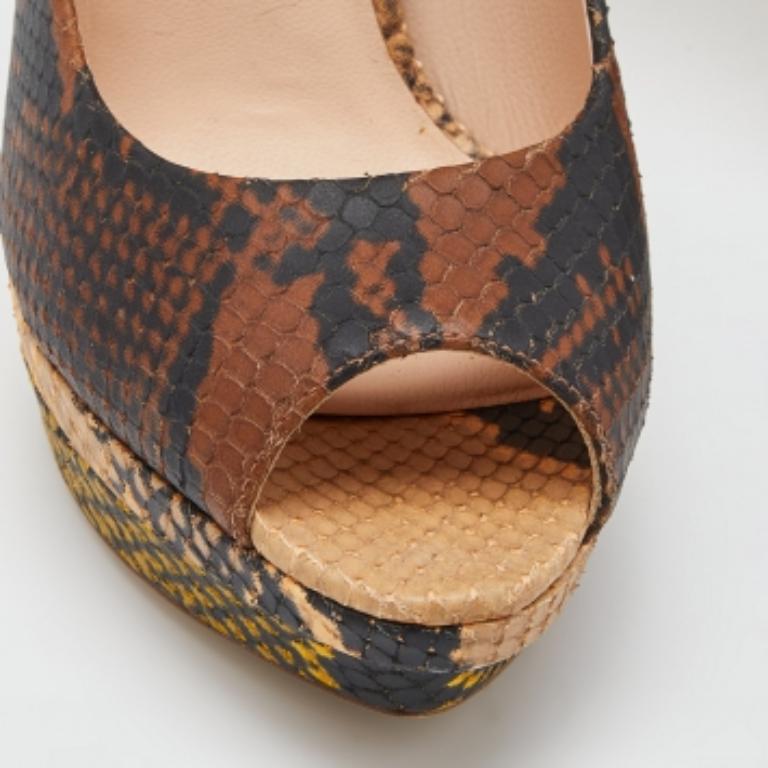 Fendi Multicolor Python Embossed Leather Peep Toe Platform Pumps Size 35 In Good Condition For Sale In Dubai, Al Qouz 2
