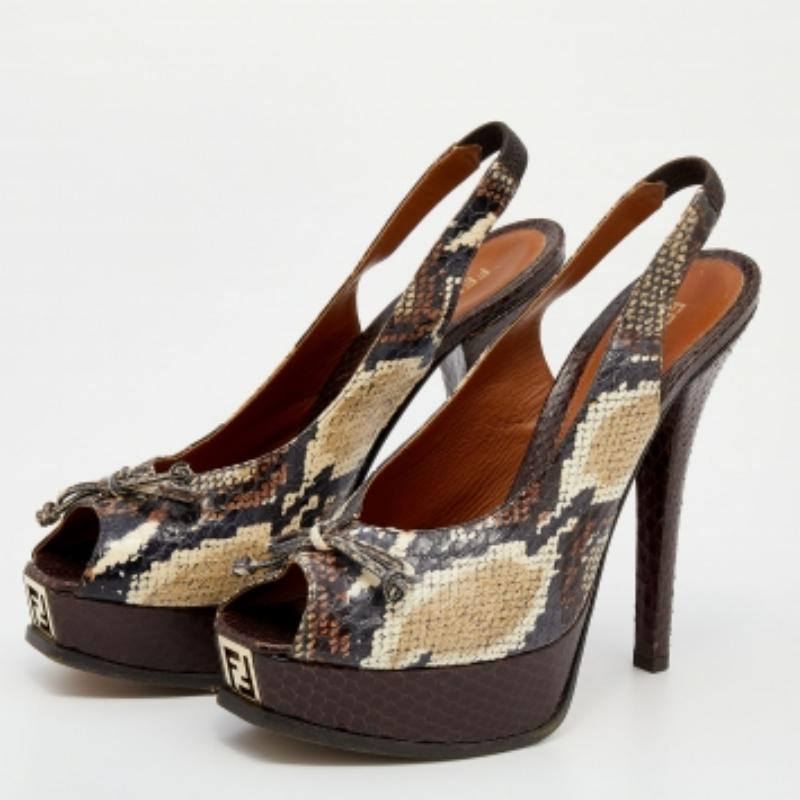 You will always be style-ready in these pumps from Fendi. They have been crafted from python leather in a peep-toe design. Slingbacks, logo-detailed platforms and 15 cm heels complete this pair.
