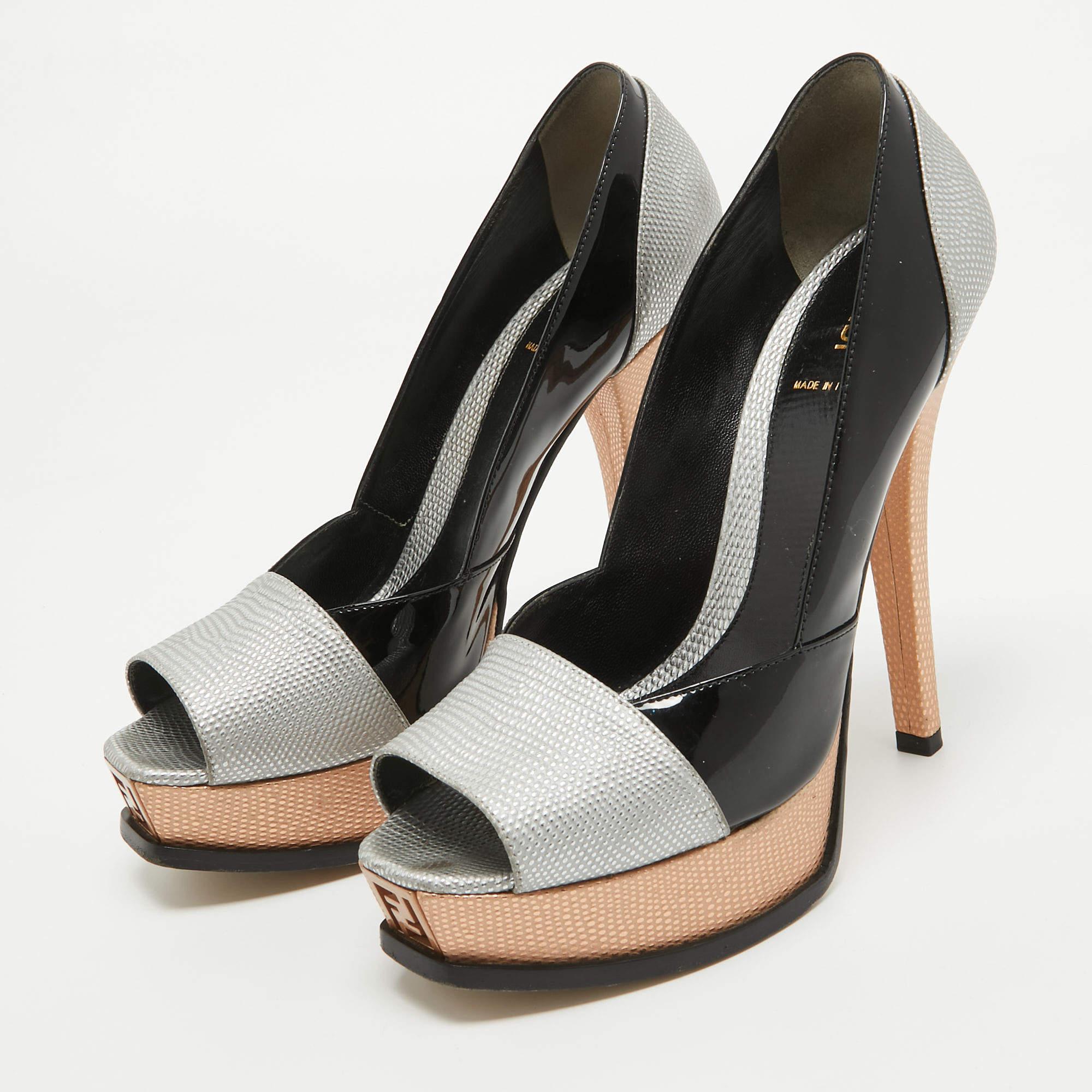 Faites preuve de chic avec ces escarpins de créateur. Elles présentent des talons robustes et des semelles durables, parfaits pour vos sorties à la mode !