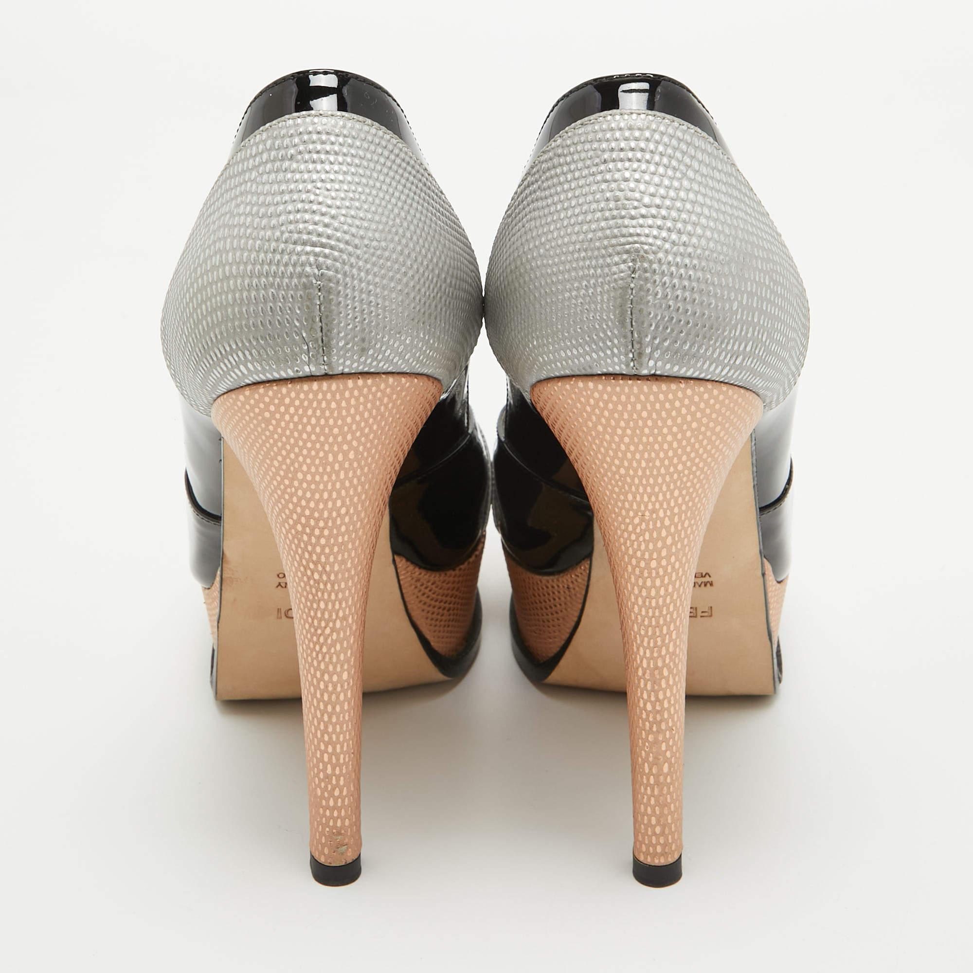 Fendi escarpins Fendista à bout ouvert en cuir texturé multicolore, taille 40 Pour femmes en vente