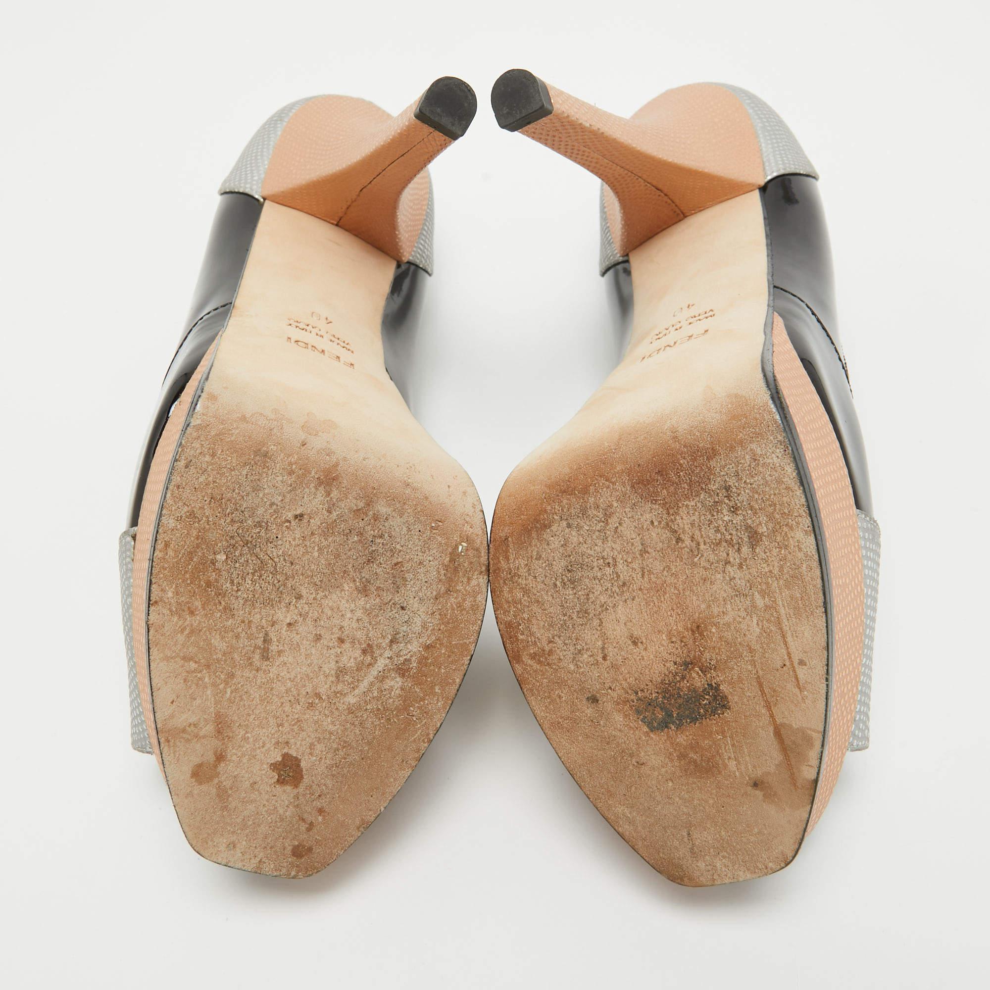 Fendi escarpins Fendista à bout ouvert en cuir texturé multicolore, taille 40 en vente 1