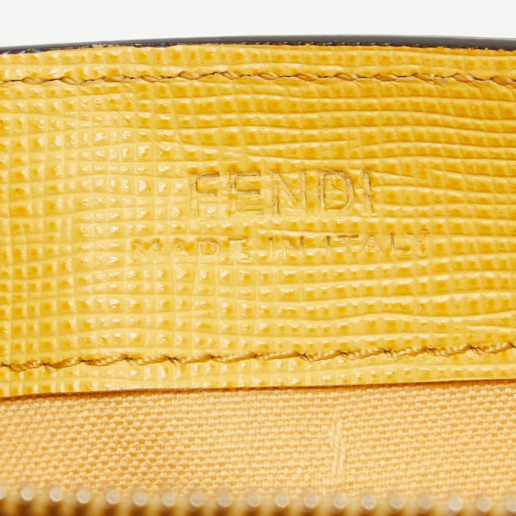 Fendi - Portefeuille continental à rabat en toile enduite imprimée Zucca multicolore en vente 5