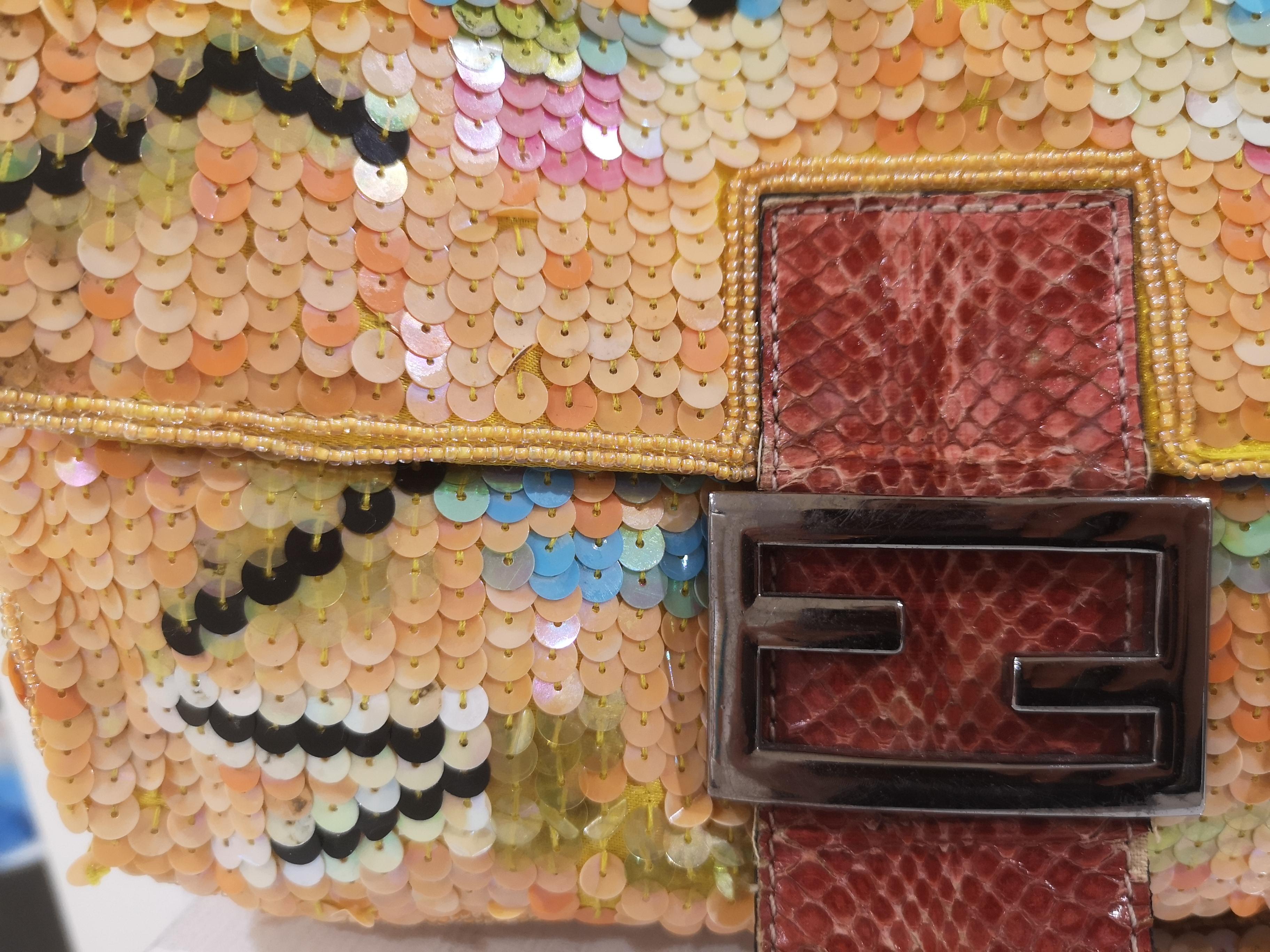 Fendi multicoloured sequins baguette shoulder bag
totally made in italy
measurements:24 * 14 cm, 6 cm depth
