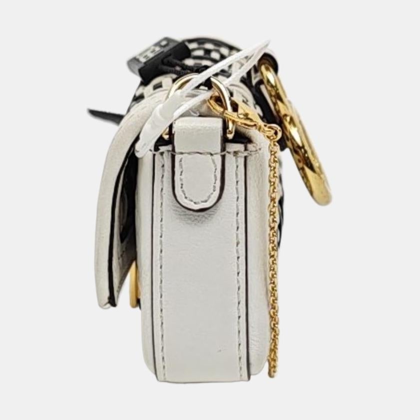 Fendi Nano Baguette Charm Schwarz und Weiß gewebtes Leder Gold Hardware (Beige) im Angebot