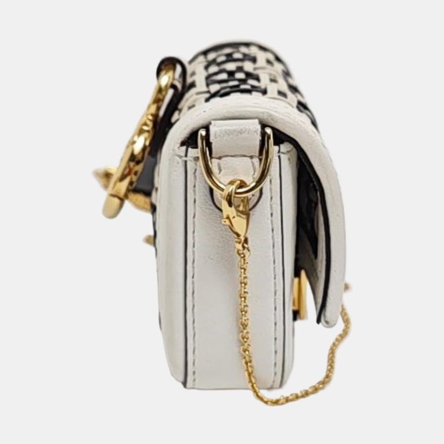 Fendi Nano Baguette Charm Schwarz und Weiß gewebtes Leder Gold Hardware im Zustand „Neu“ im Angebot in AUBERVILLIERS, FR