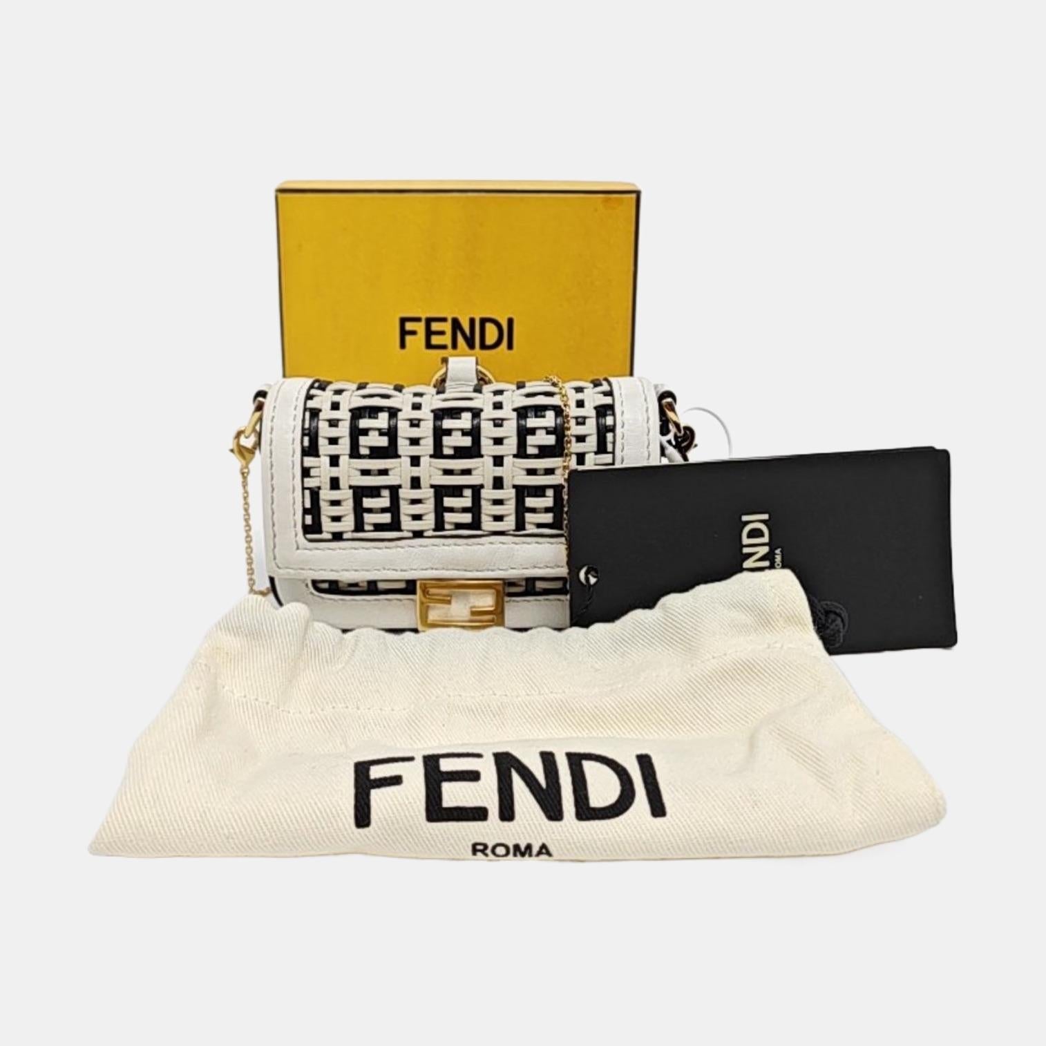 Fendi Nano Baguette Charm Schwarz und Weiß gewebtes Leder Gold Hardware im Angebot 3
