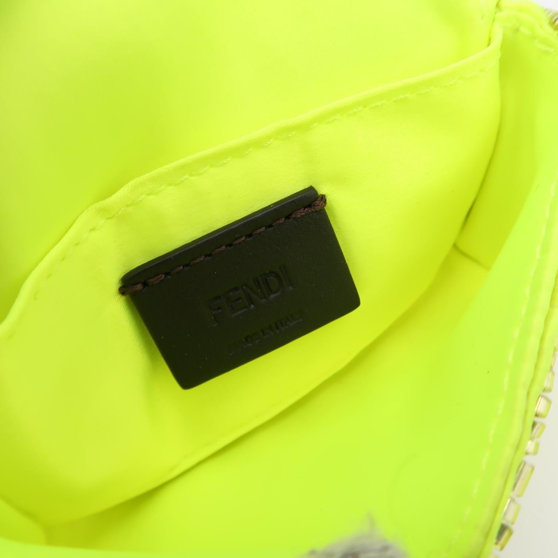 Donna Fendi Nano Baguette Charm Paillettes giallo neon con catena in vendita