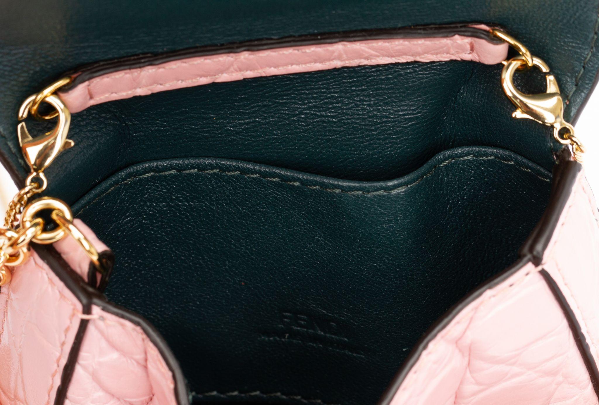 Fendi Nano Baguette-Charm Rosa Cayman Damen im Angebot
