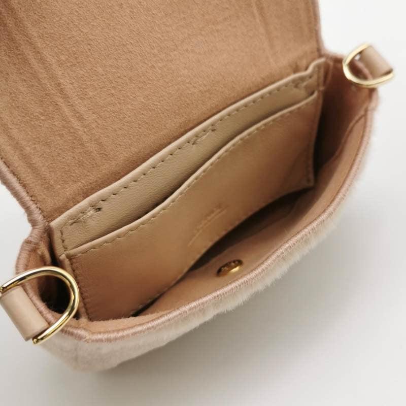 Marrone Fendi Nano Baguette Charm in pelliccia di visone rosa con catena in vendita