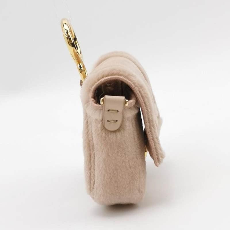 Fendi Nano Baguette Charm in pelliccia di visone rosa con catena in vendita 1