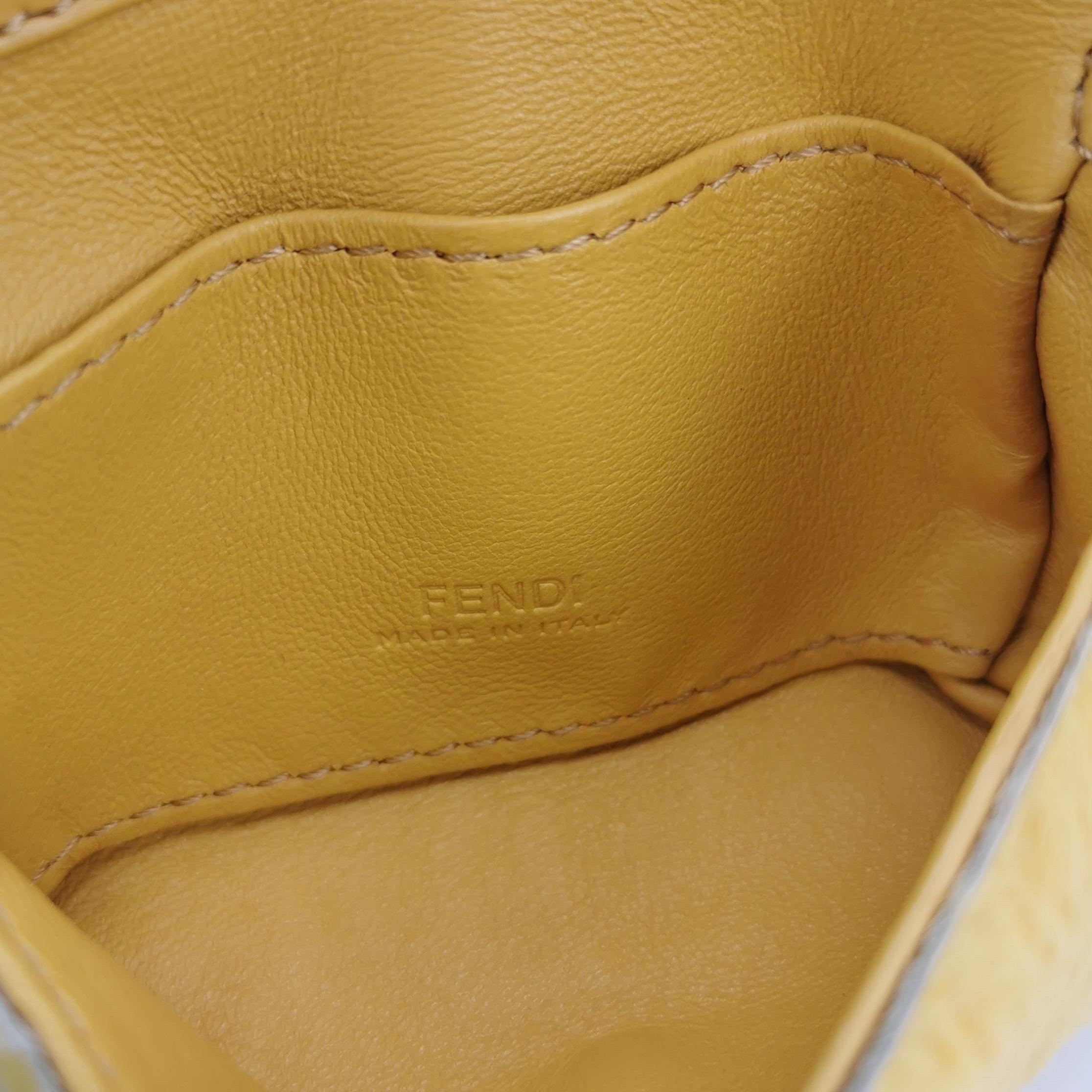 Fendi Nano Baguette Charm jaune fourrure synthétique avec chaîne en vente 2
