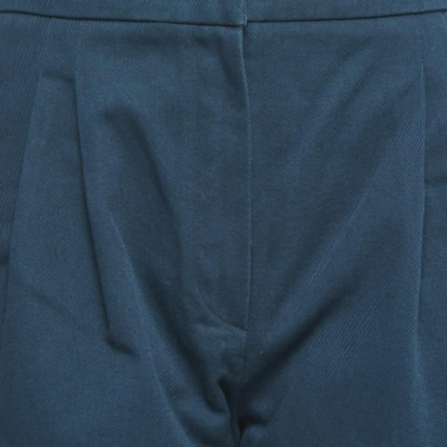 Mejora tu atuendo formal con este pantalón. Diseñado con una silueta y un ajuste magníficos, este par de pantalones te dará sin duda un aspecto elegante.