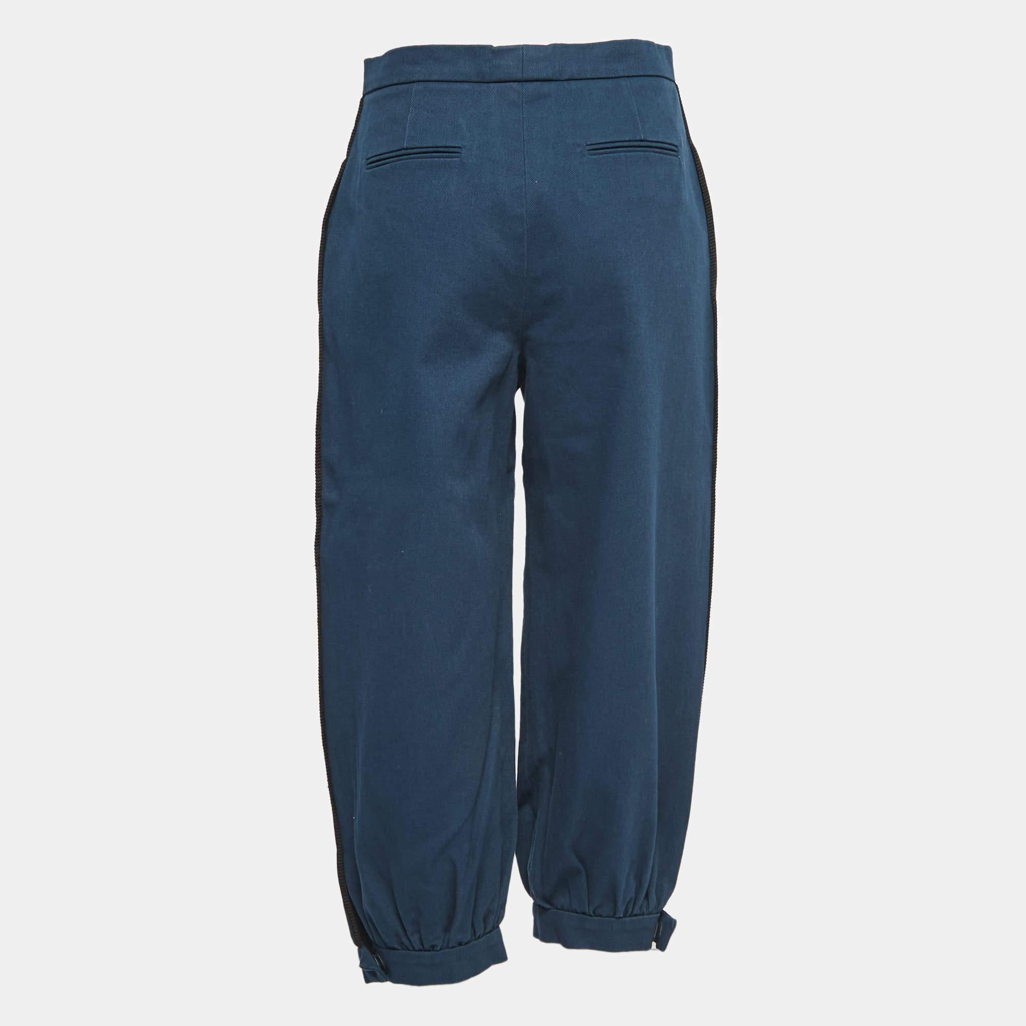 Enhance your formal attire with this pair of trousers. Designed into a superb silhouette and fit, this pair of trousers will definitely make you look elegant.