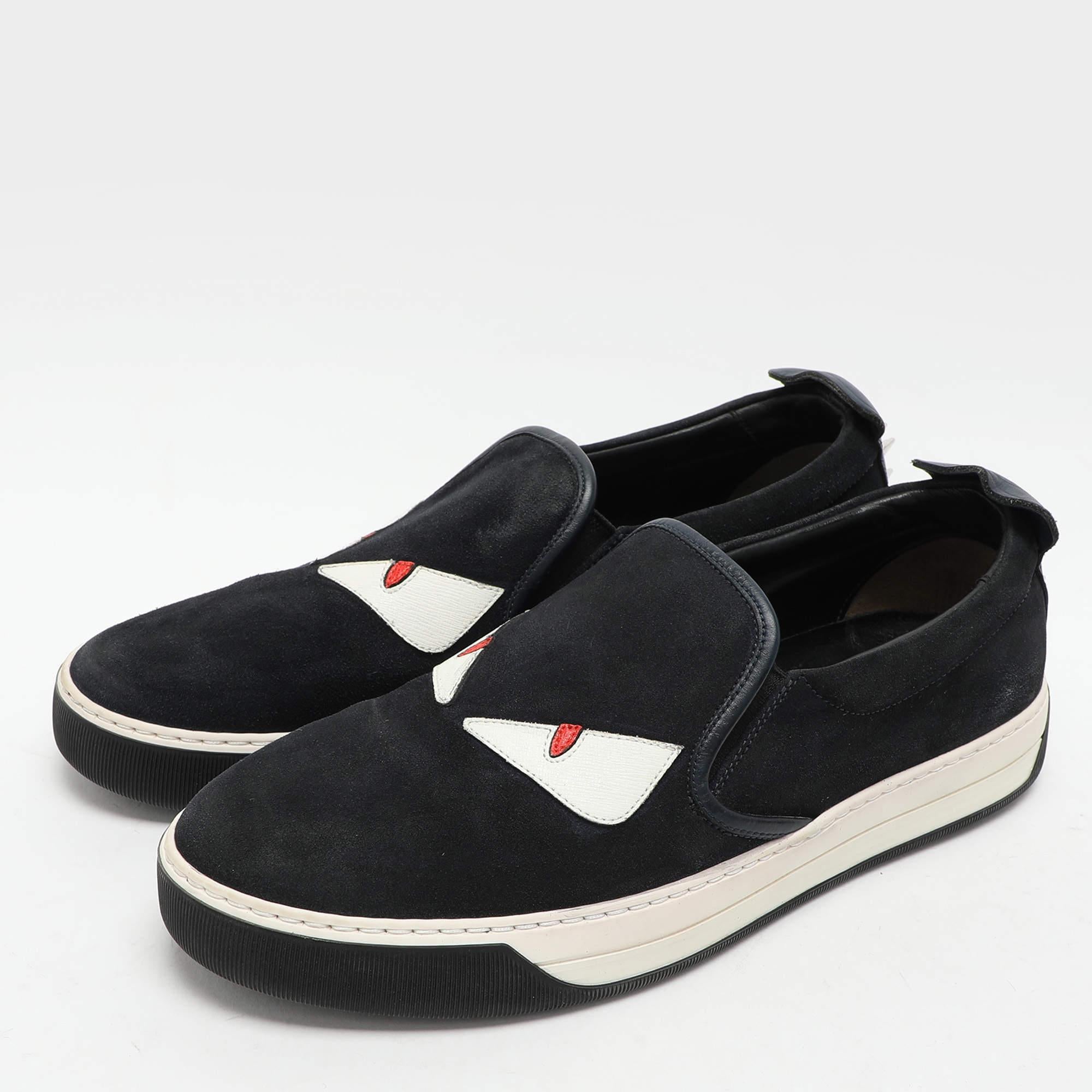 Les mots fun et ultra moderne peuvent être facilement attribués à cette paire de baskets de Fendi. Confectionnées en daim, elles présentent un extérieur ludique avec la signature des yeux de Monster sur l'empeigne. Les touches tendance de pointes et