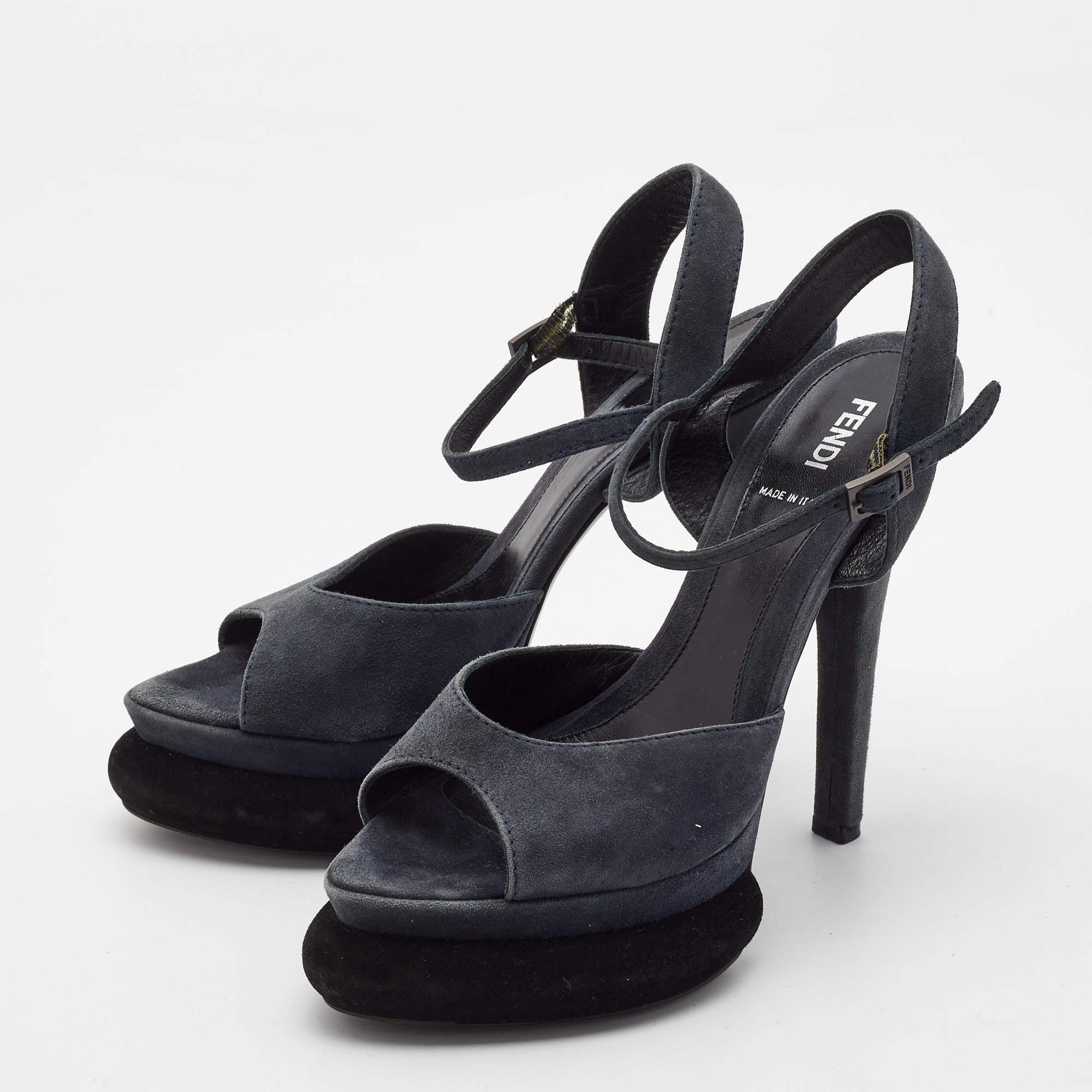 Perfettamente cucite e rifinite per garantire un look e una vestibilità eleganti, queste scarpe firmate sono un acquisto che amerai sfoggiare. Sono bellissime ai piedi.
