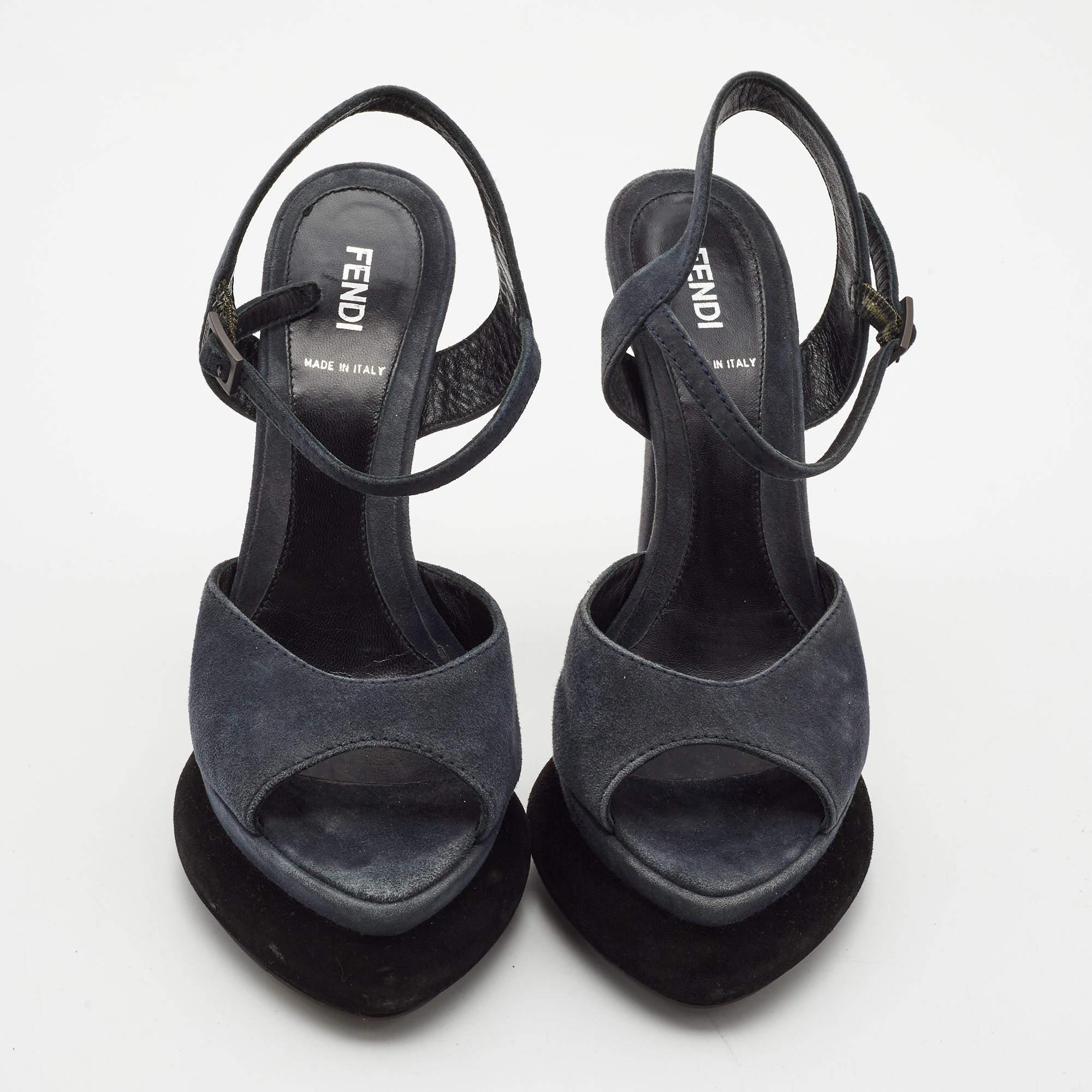 Nero Fendi Sandali con cinturino alla caviglia in pelle scamosciata blu navy taglia 38 in vendita