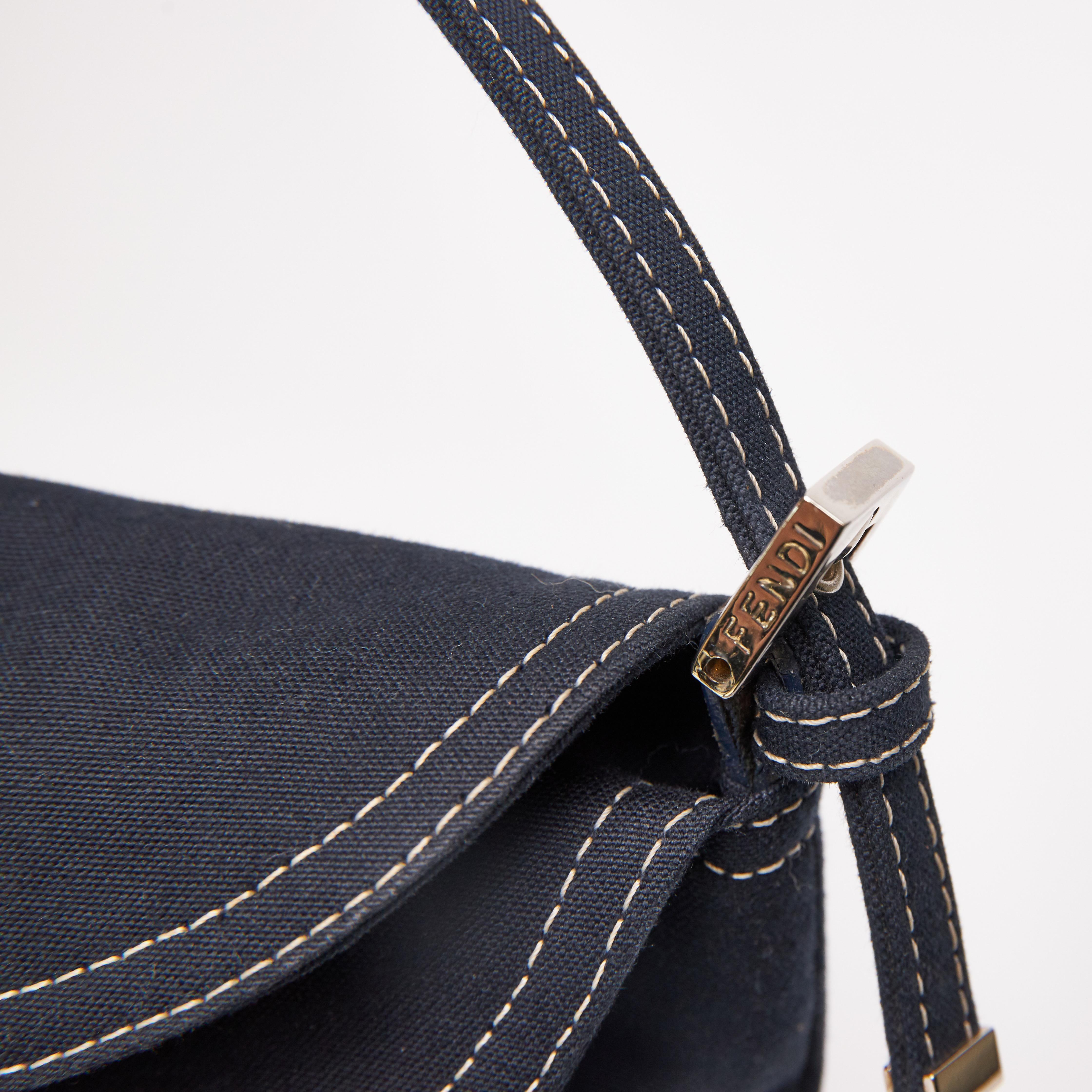 Fendi Baguette-Tasche aus Baumwolle in Marineblau im Angebot 4