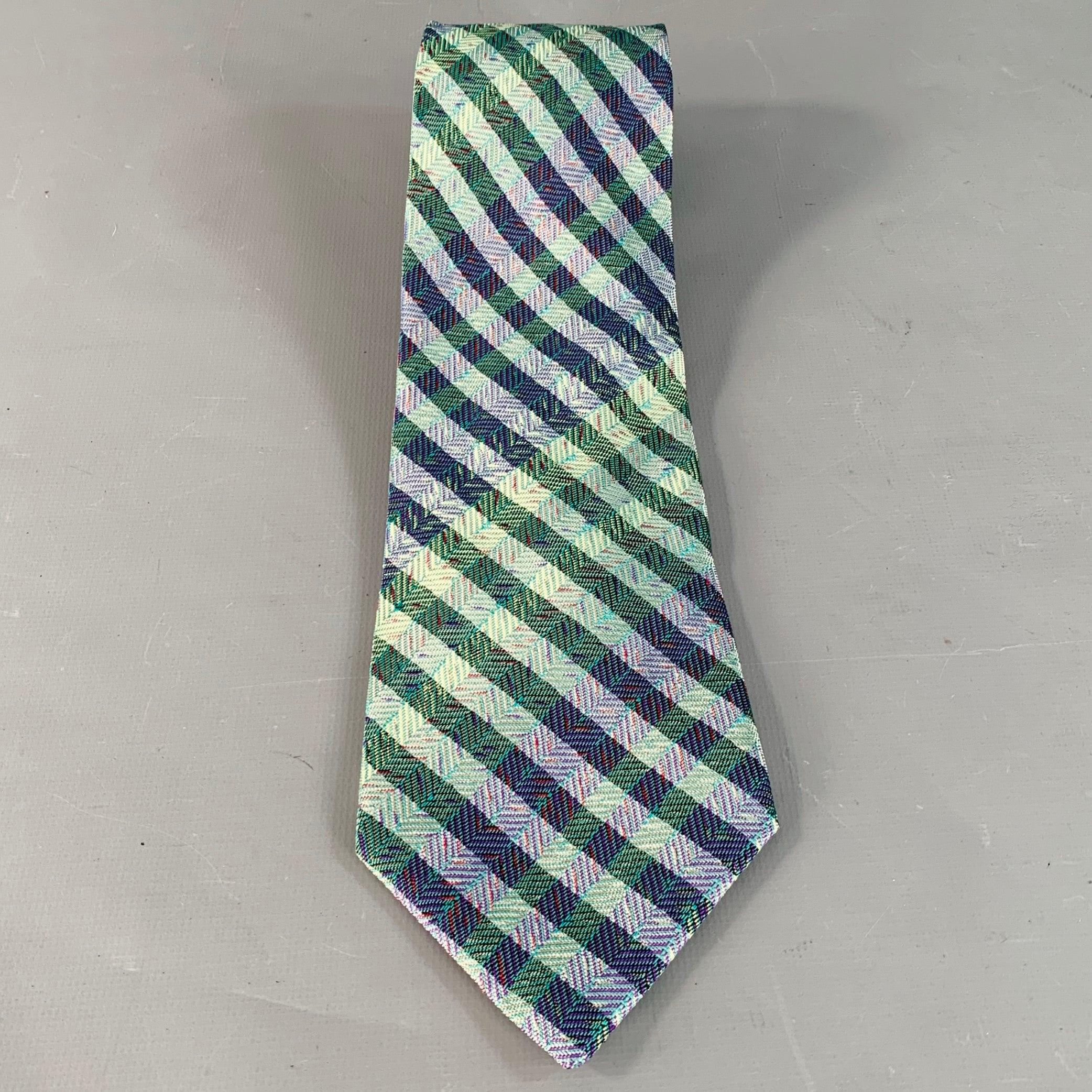 Grigio Cravatta Fendi a strisce diagonali verde chiaro e blu navy in vendita