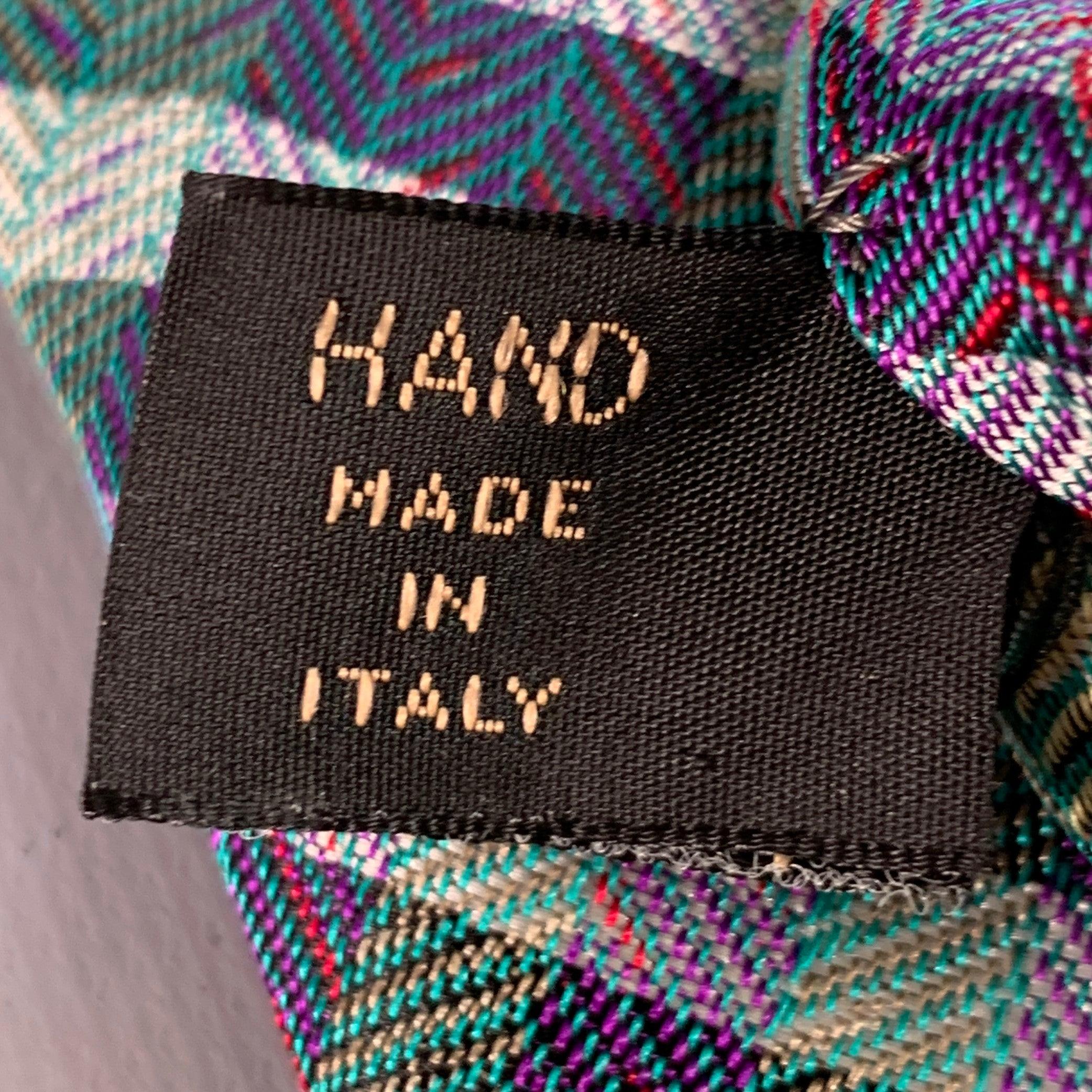 Uomo Cravatta Fendi a strisce diagonali verde chiaro e blu navy in vendita