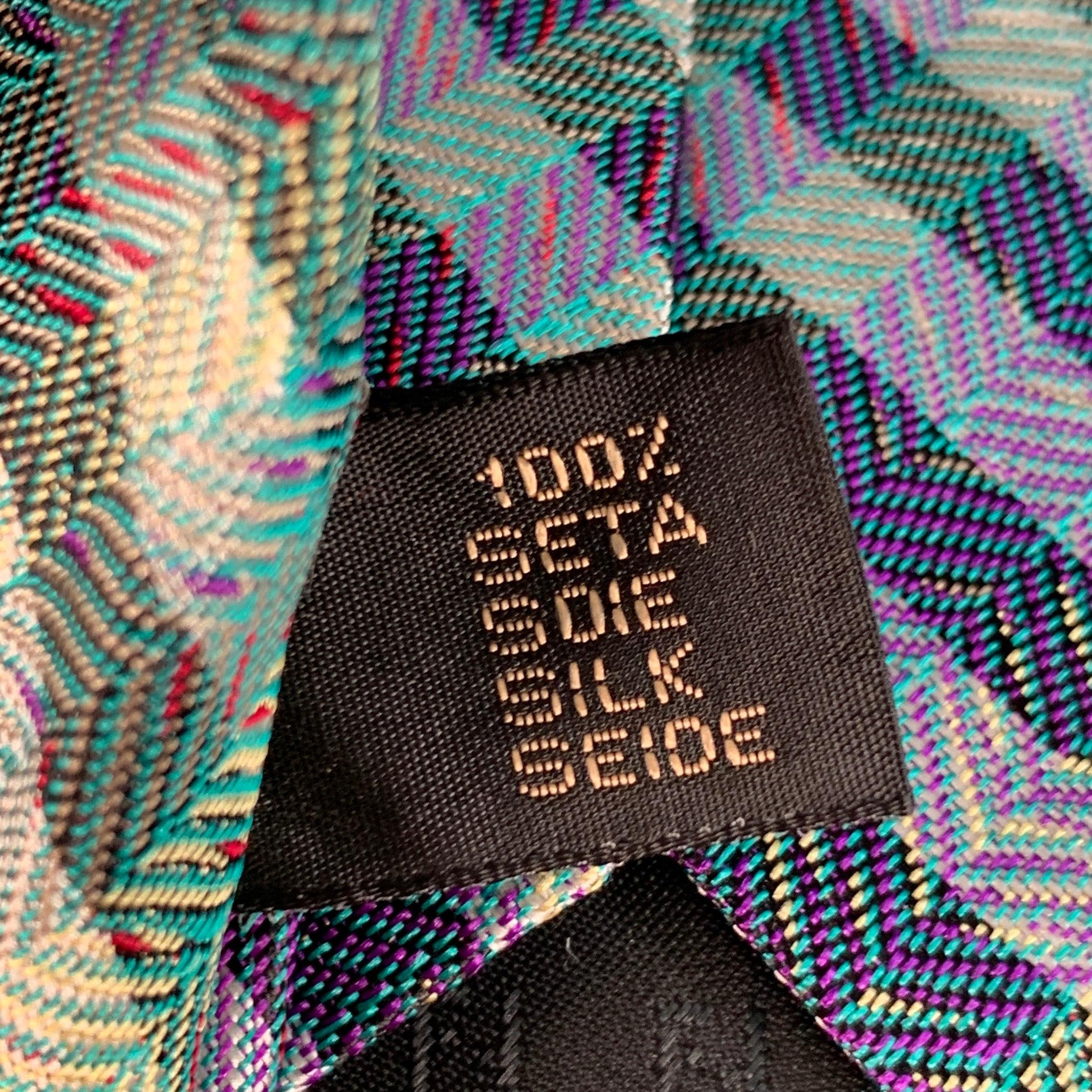 Cravatta Fendi a strisce diagonali verde chiaro e blu navy in vendita 1