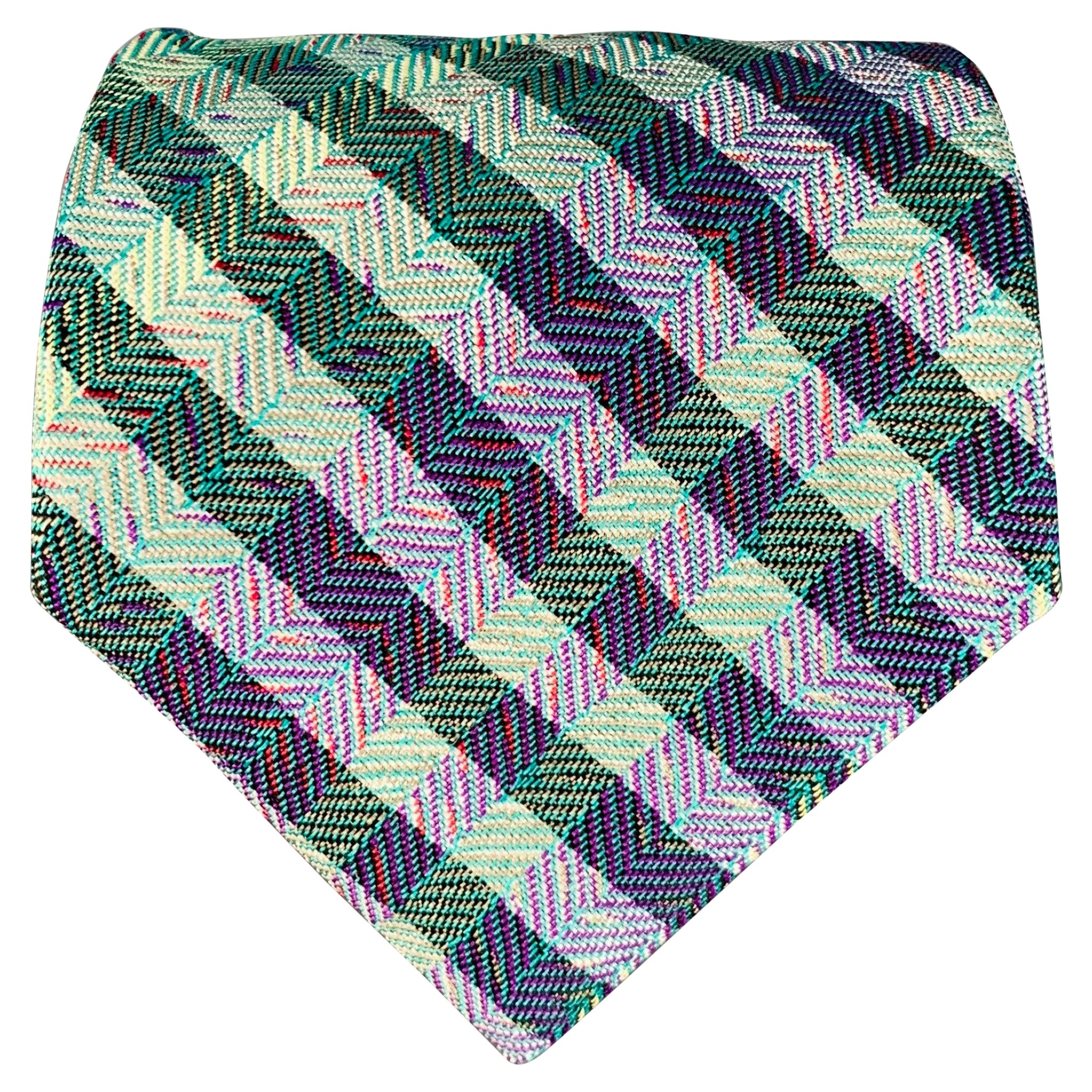 Cravatta Fendi a strisce diagonali verde chiaro e blu navy