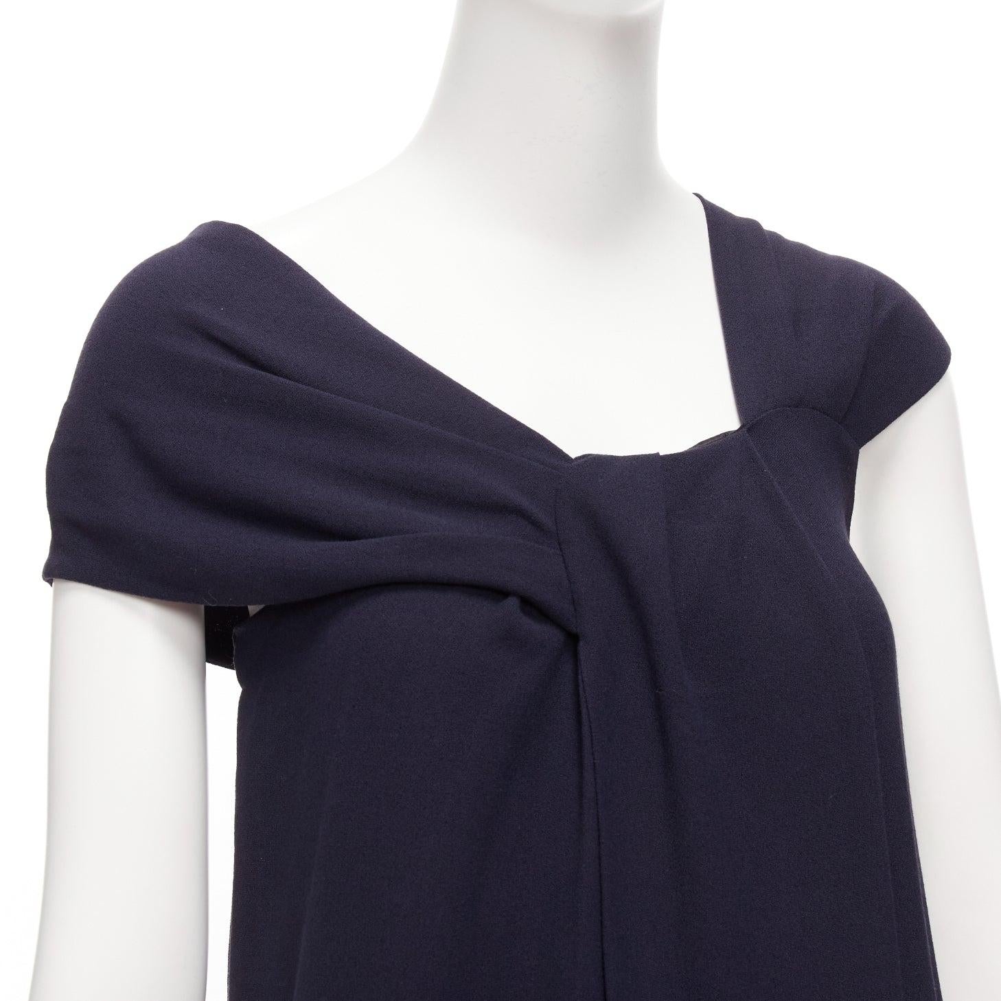 FENDI navy viscose wool asymmetric pleated collar silk lined mini dress IT38 XS
Reference: NILI/A00035
Brand: Fendi
Material: Viscose, Wool
Color: Navy
Pattern: Solid
Closure: Pullover
Lining: Black Silk
Made in: Italy

CONDITION:
Condition: