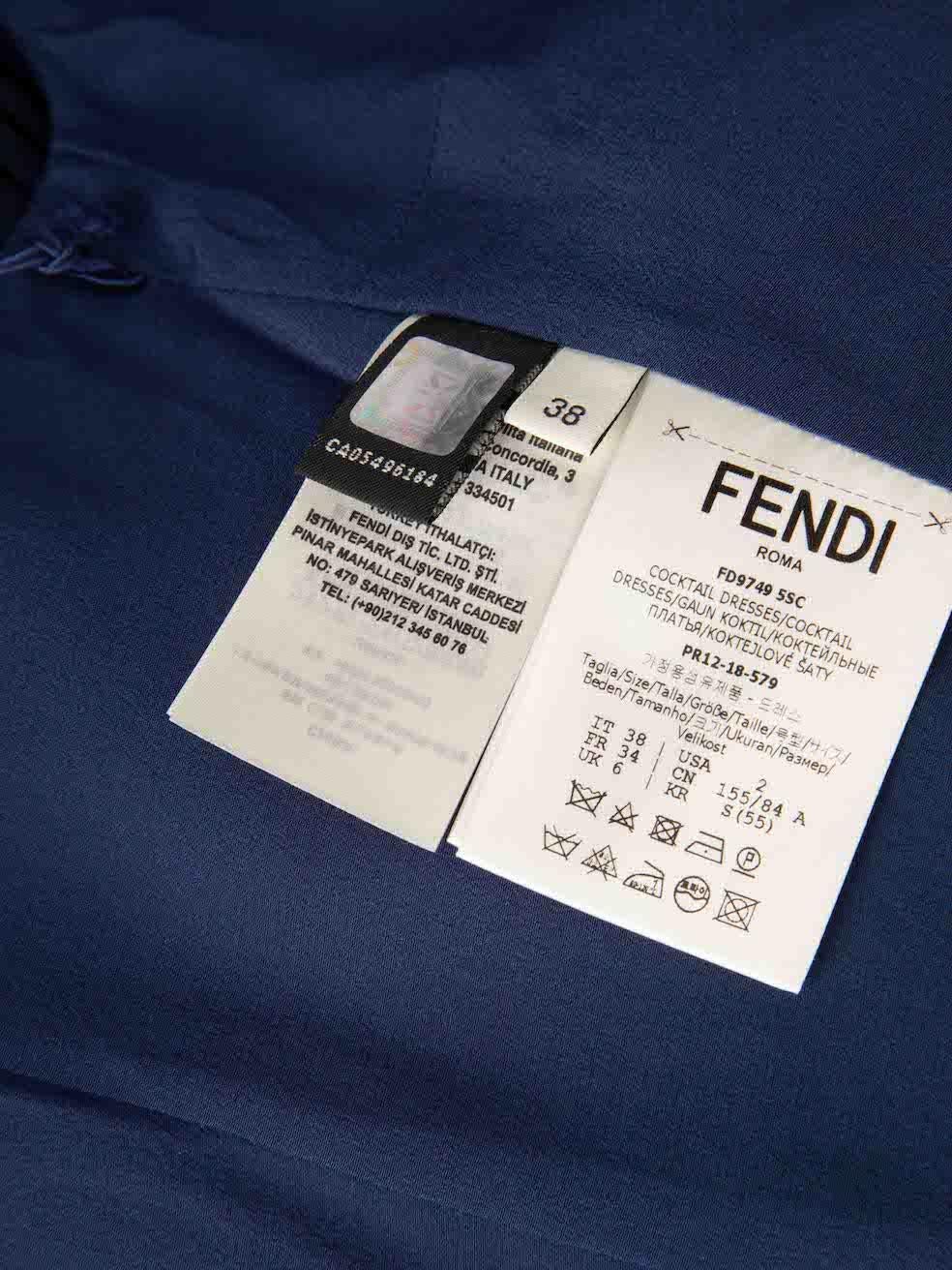 Fendi Marineblaues Wollkleid mit V-Ausschnitt und Plissee-Akzenten Größe XS Damen im Angebot