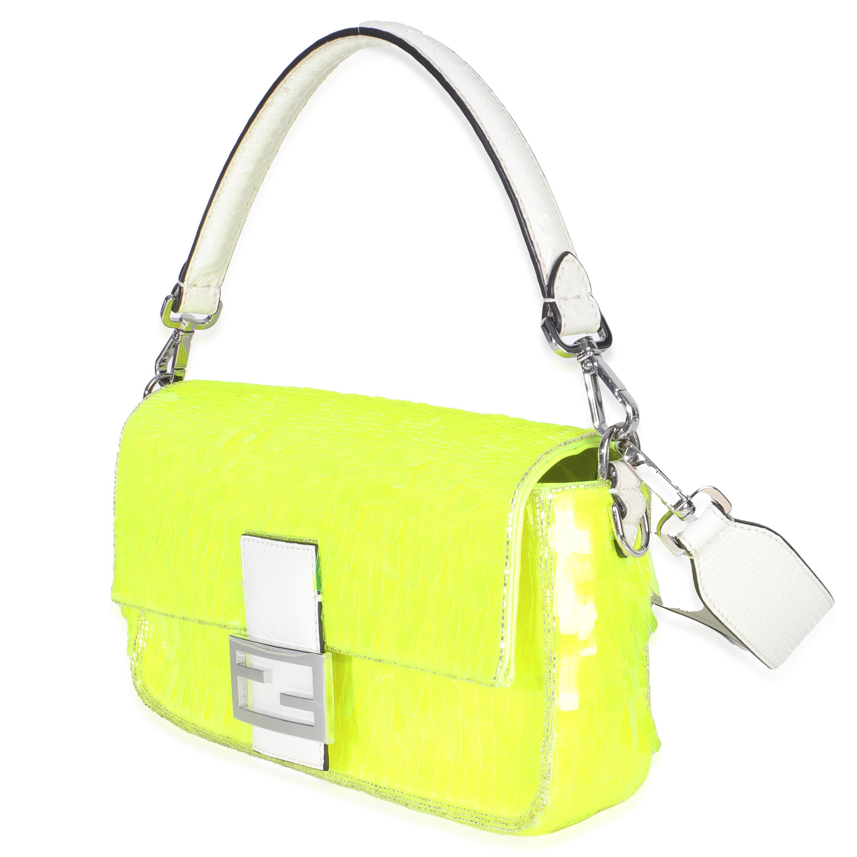 Fendi - Sac baguette moyen en satin jaune fluo et paillettes Elaphe Sequin Paillettes Neuf - En vente à New York, NY