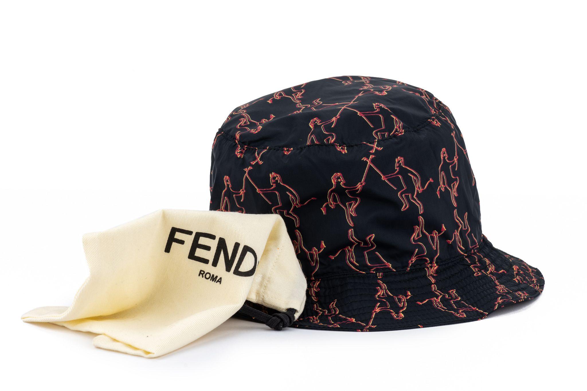 Fendi New Foldable Rain Bucket Hat (cappello a secchiello pieghevole per la pioggia) in vendita 5