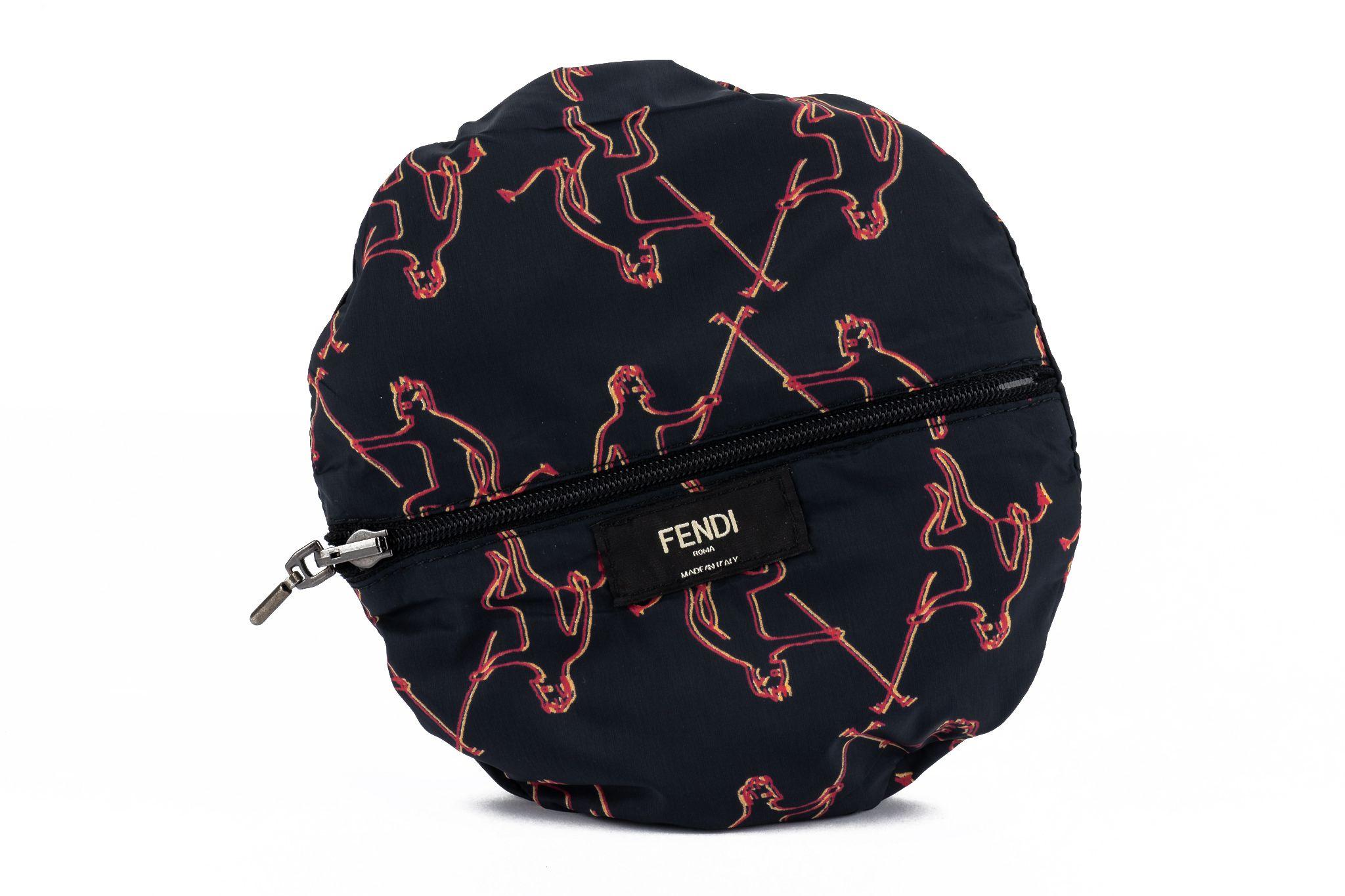 Fendi New Foldable Rain Bucket Hat (cappello a secchiello pieghevole per la pioggia) in vendita 3
